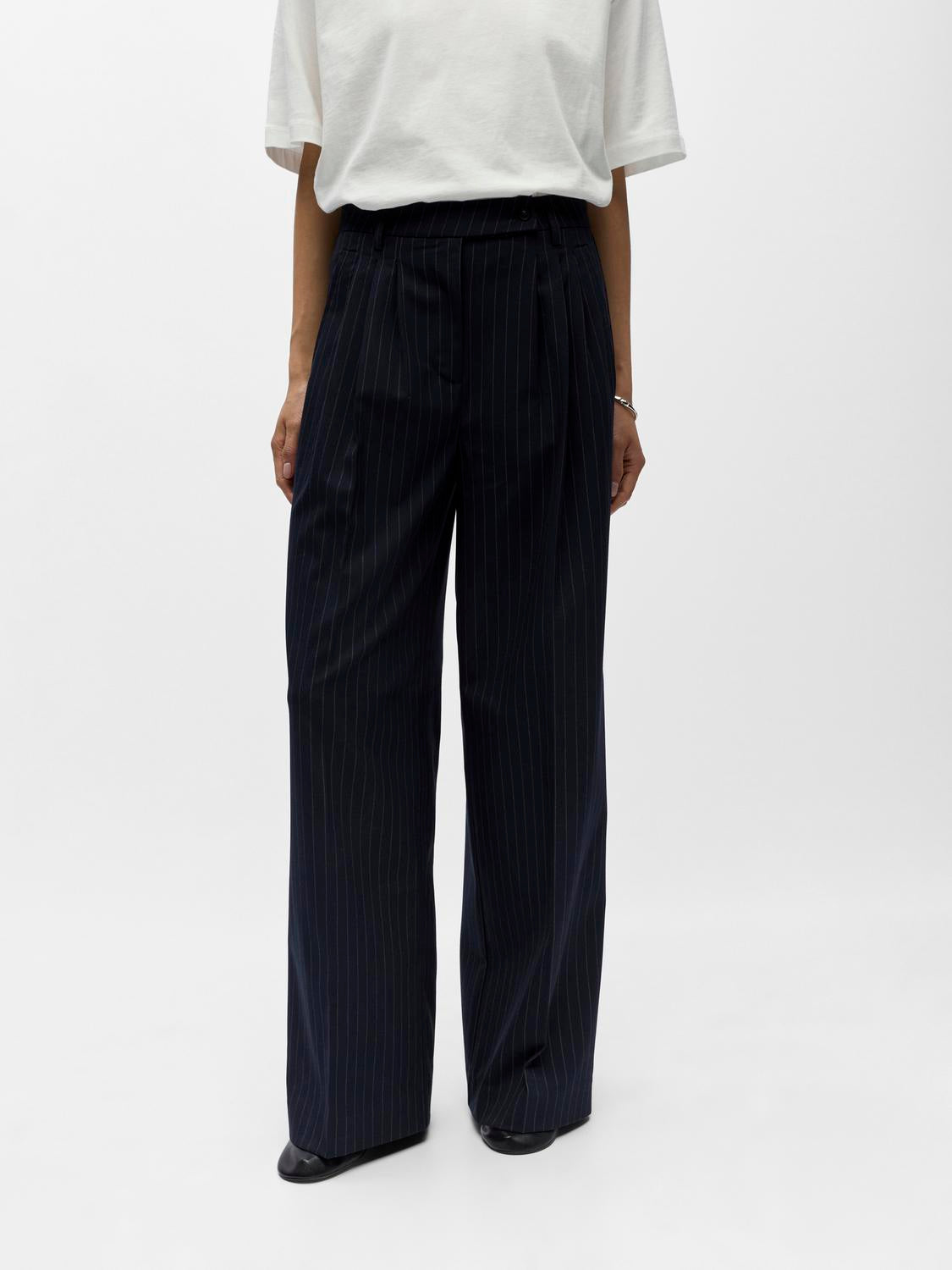model_shot-front