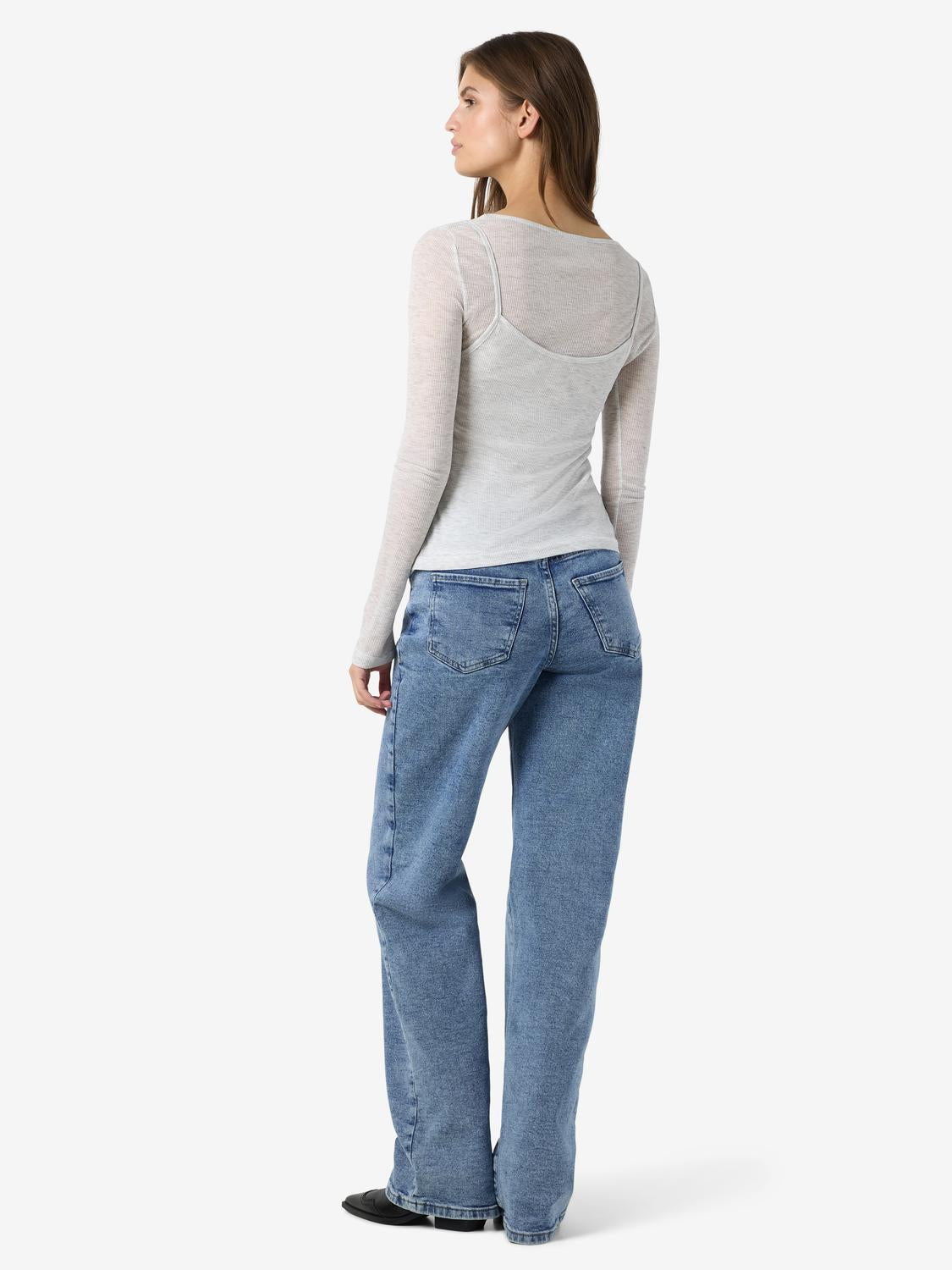 model_shot-front_full