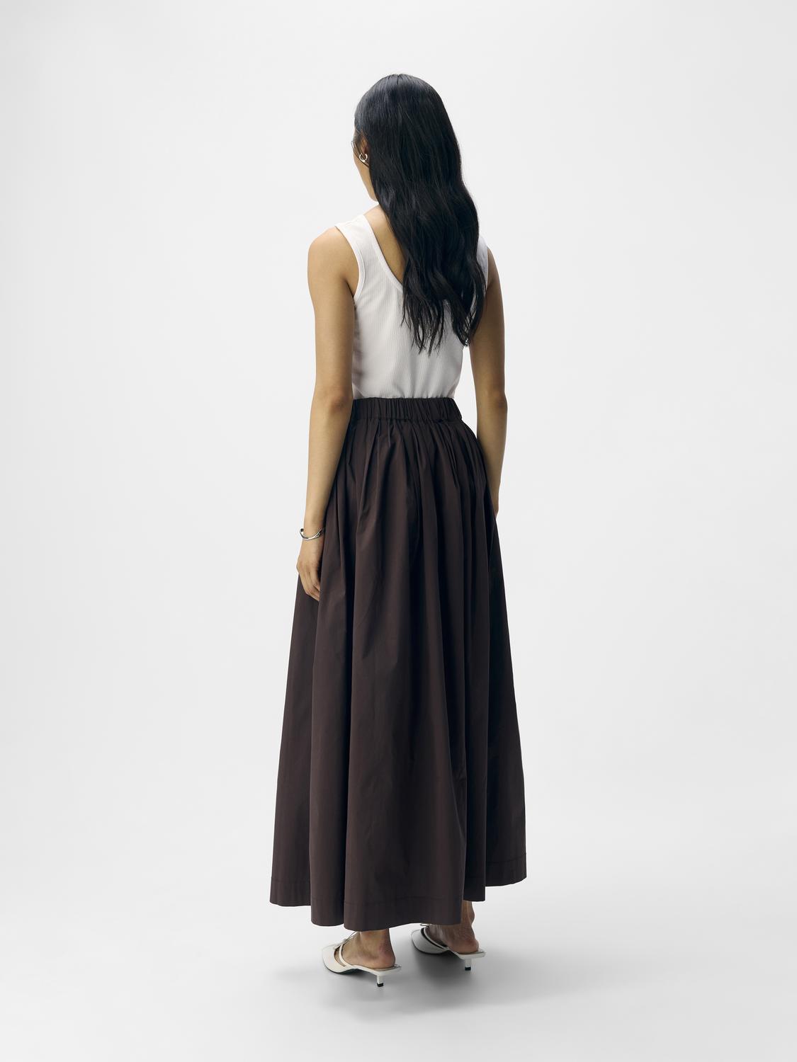 model_shot-back