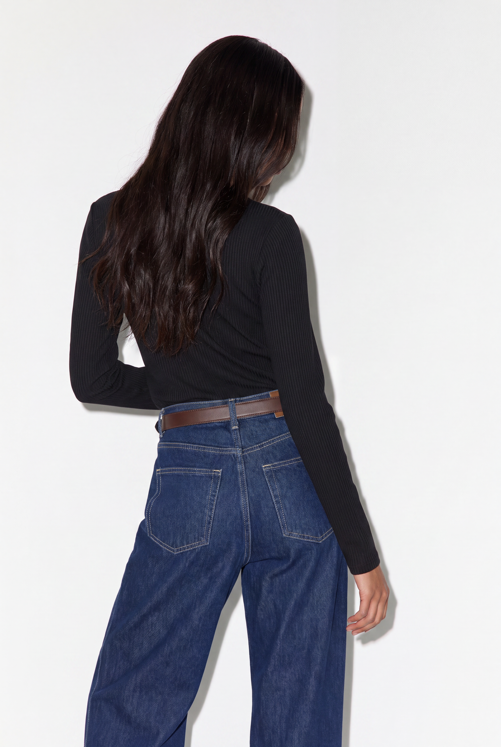 model_shot-back