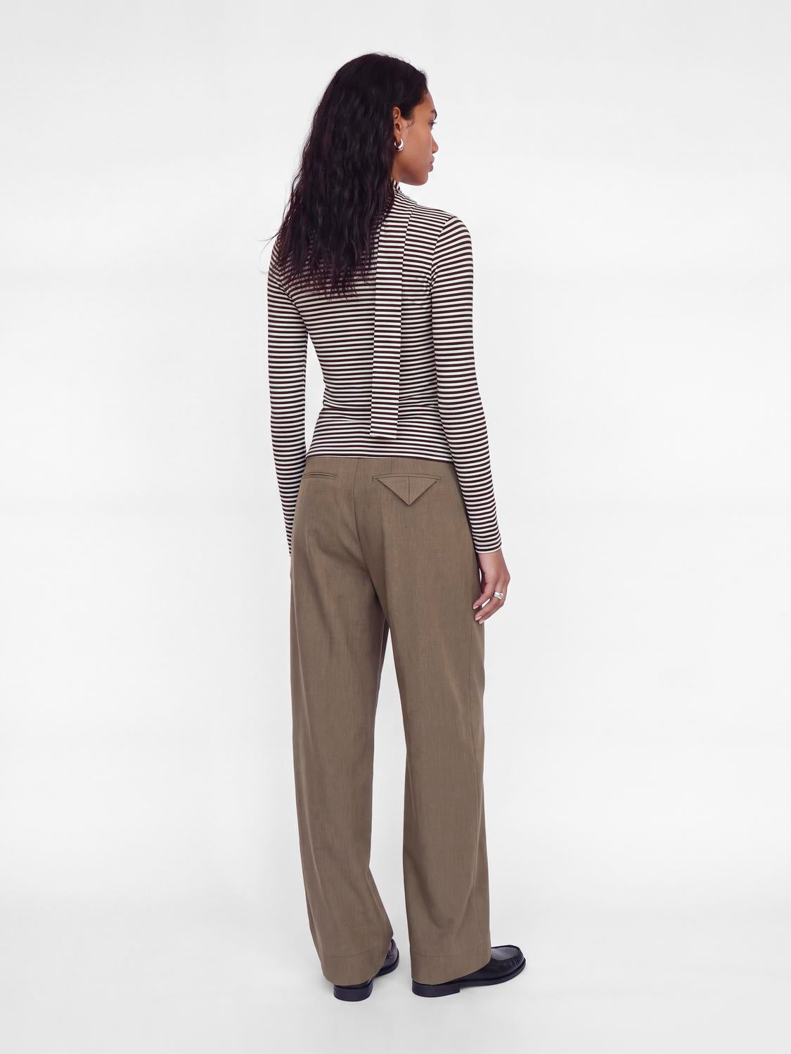 model_shot-back