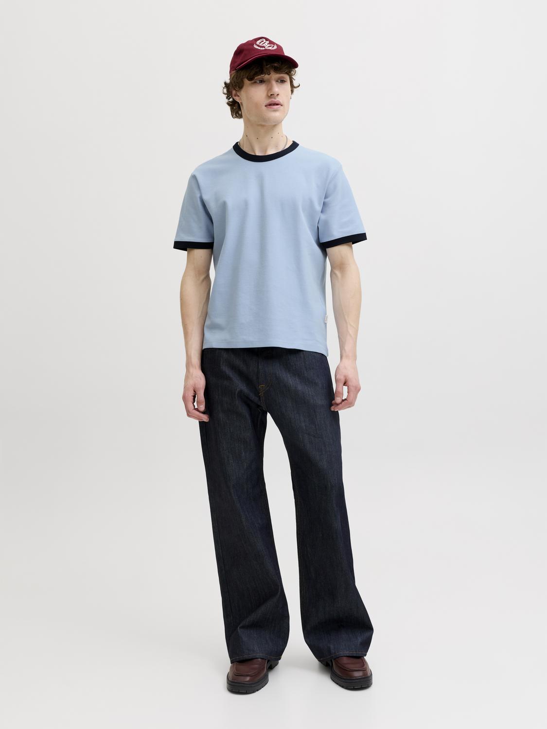 model_shot-front_full