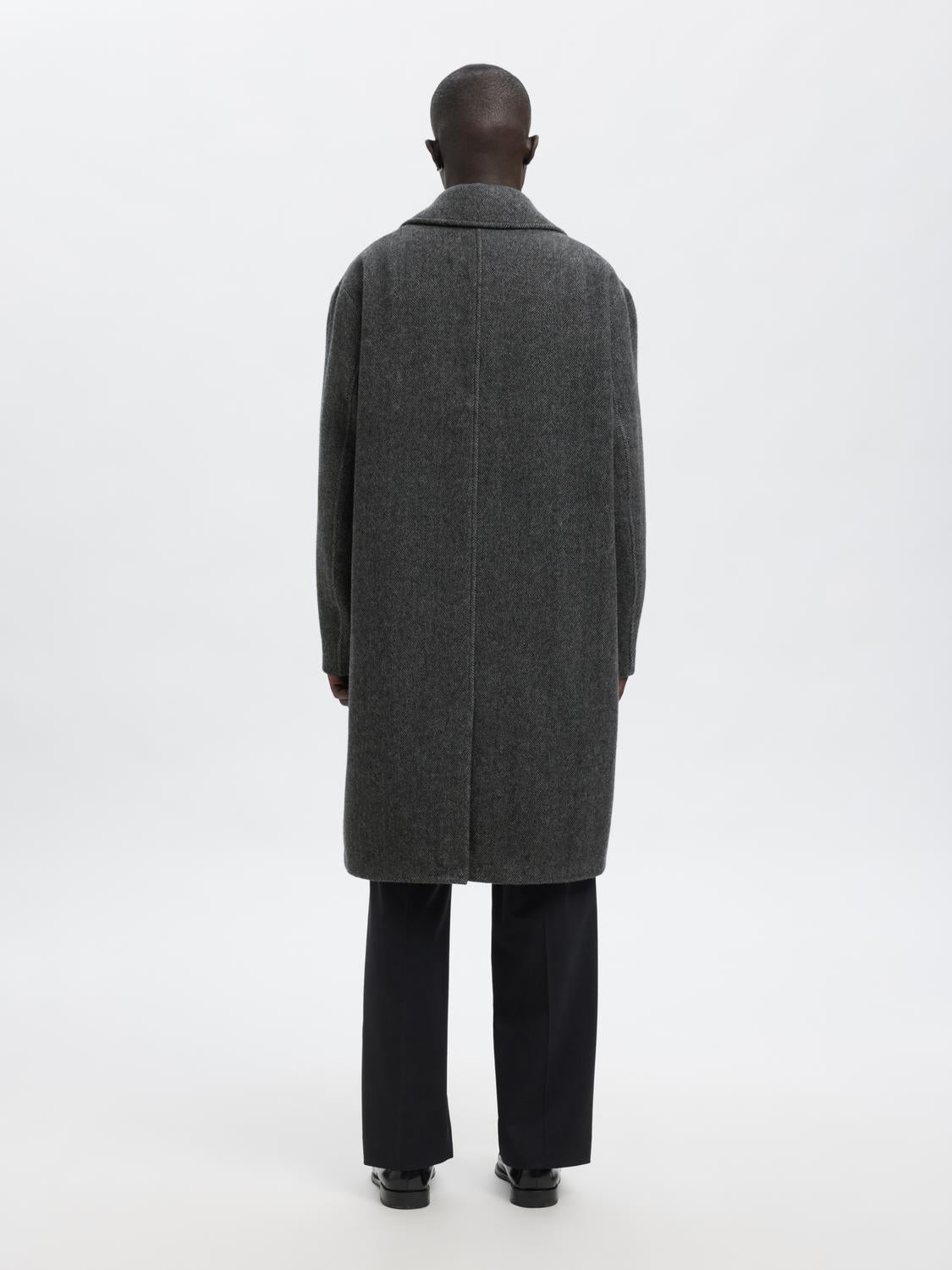 model_shot-back