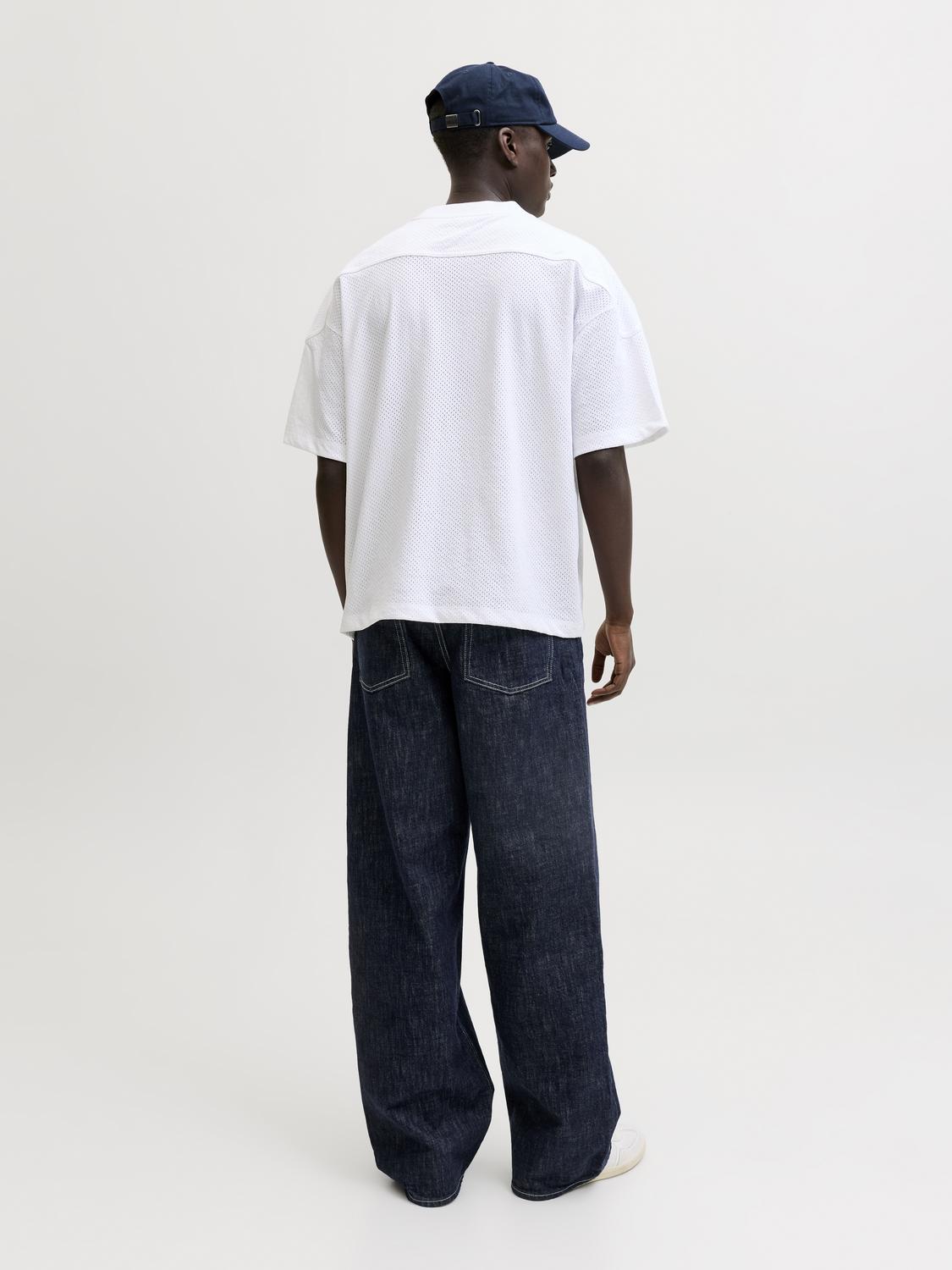 model_shot-back