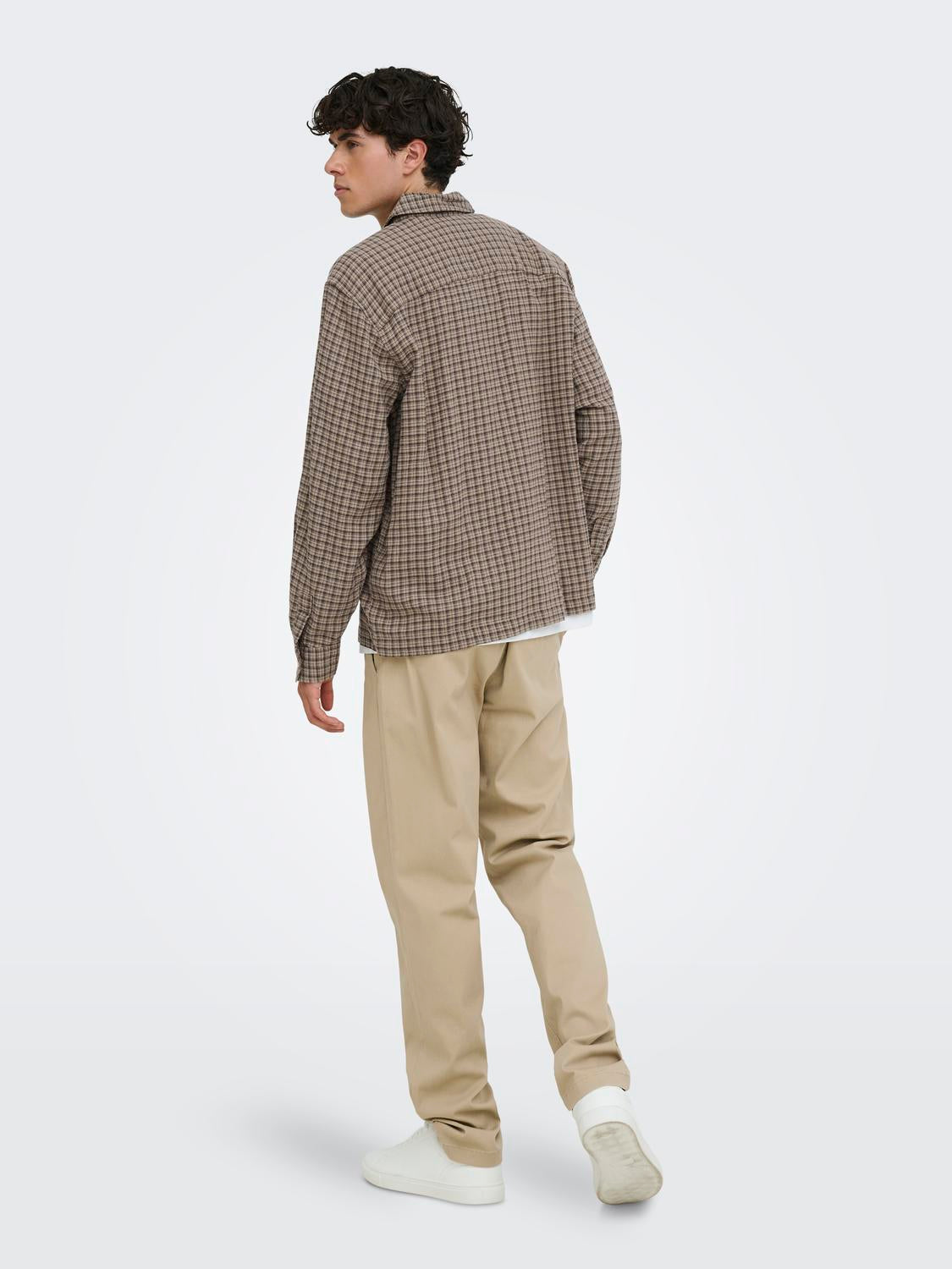 model_shot-back