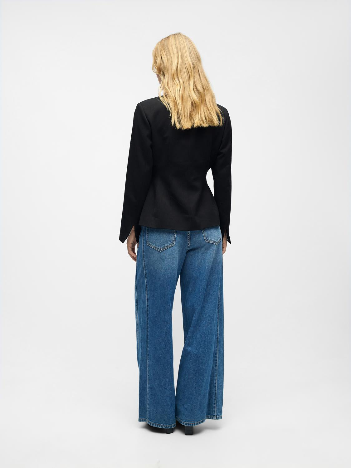 model_shot-back