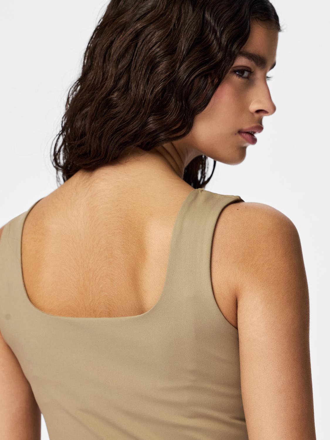 model_shot-detail