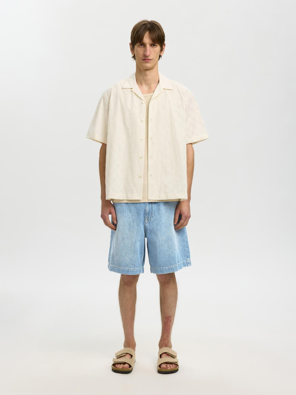 model_shot-front_full