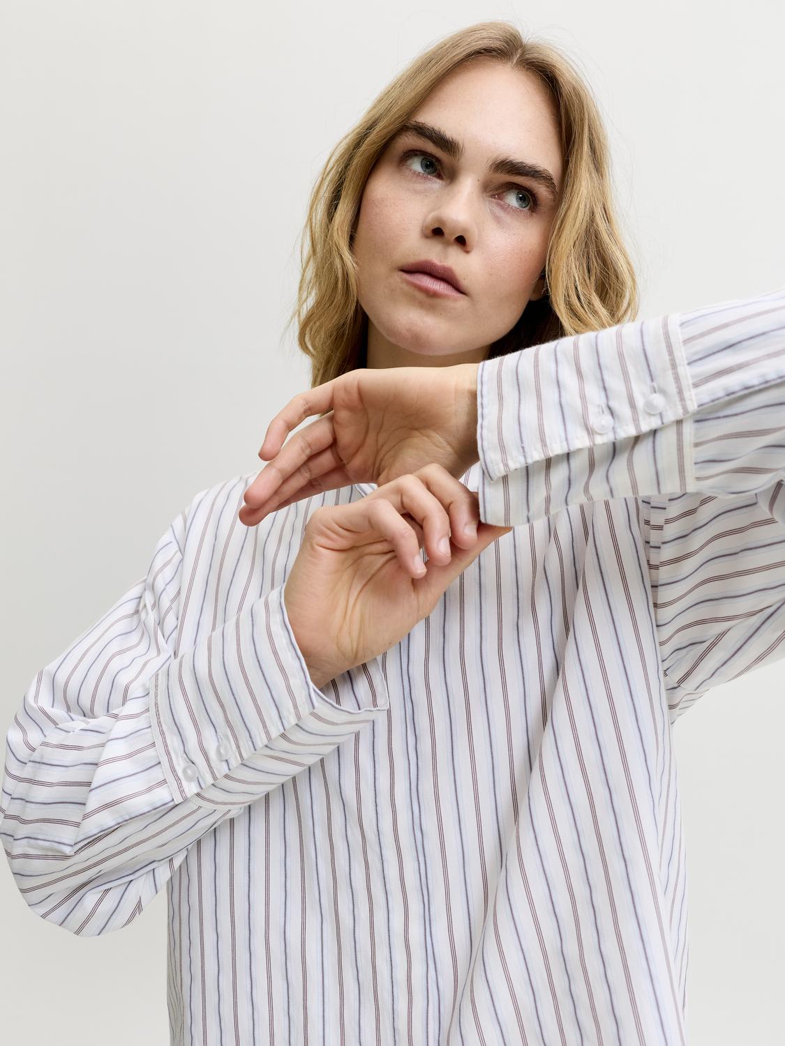 model_shot-creative
