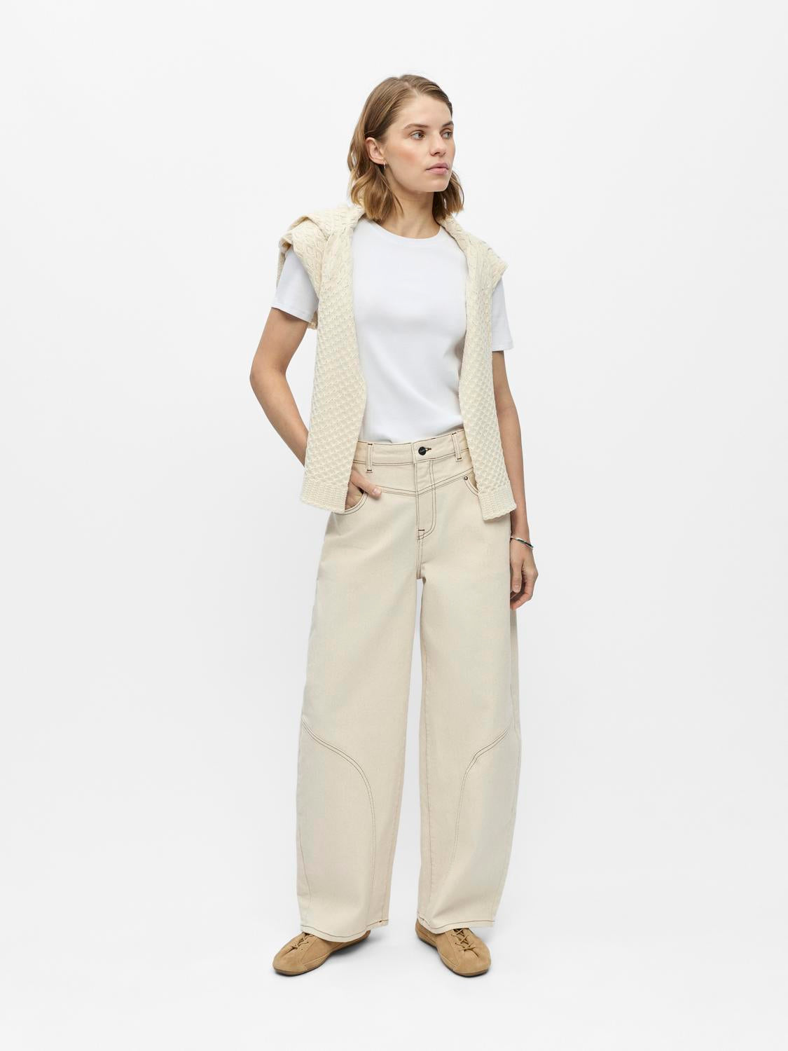 model_shot-front_full