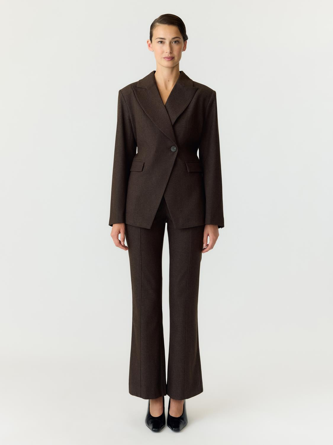 model_shot-front_full