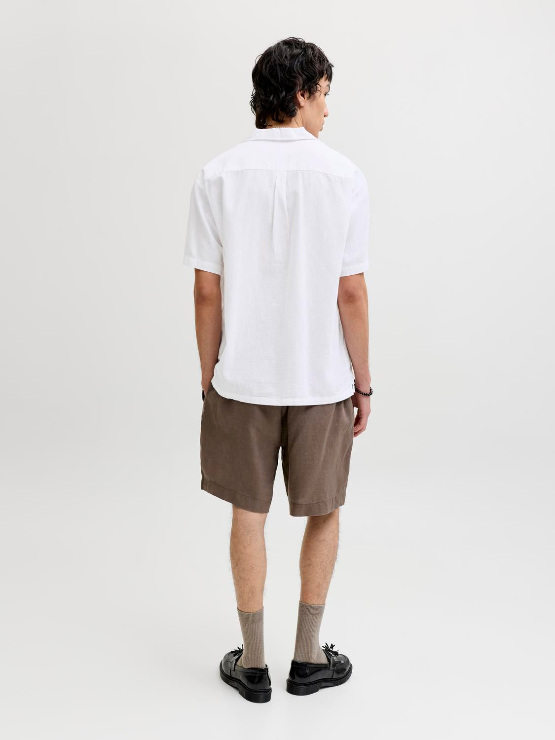 model_shot-back
