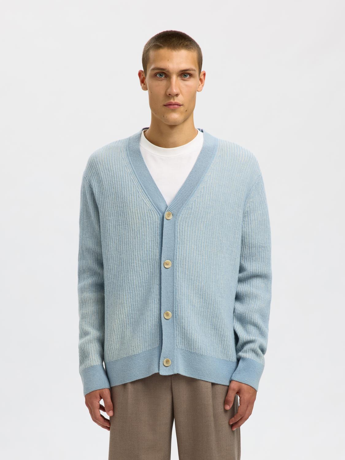 model_shot-front