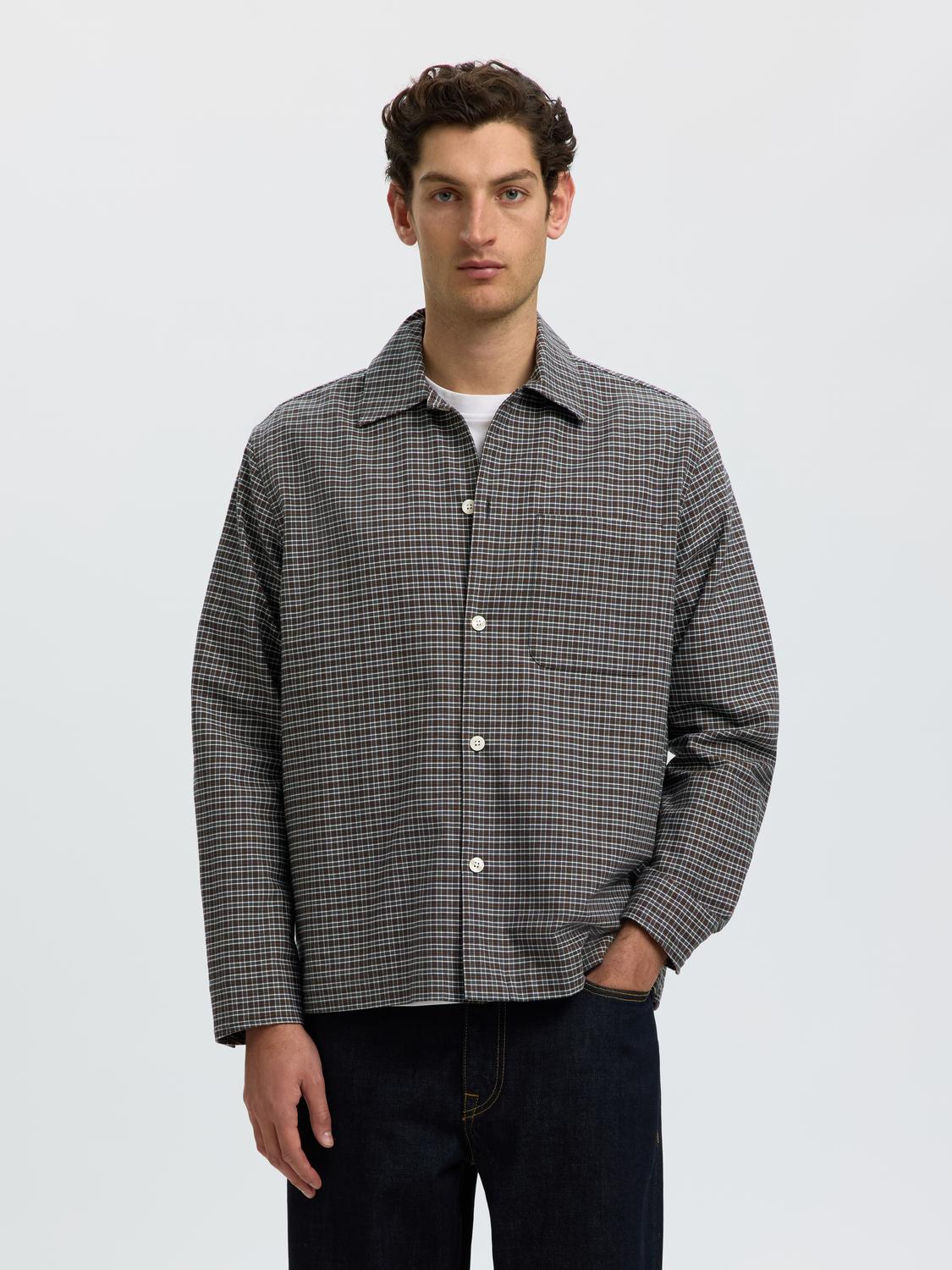 model_shot-front