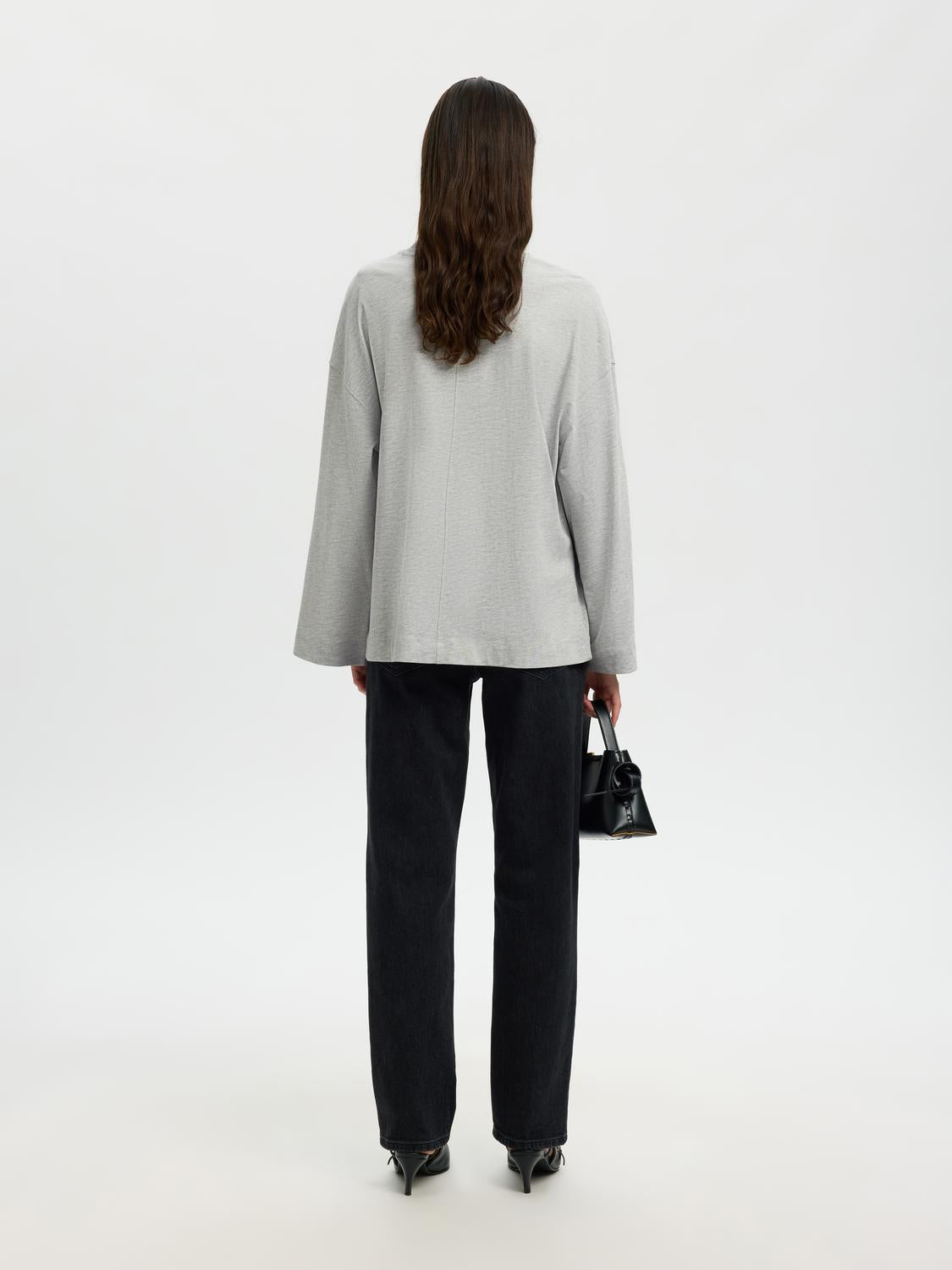 model_shot-back