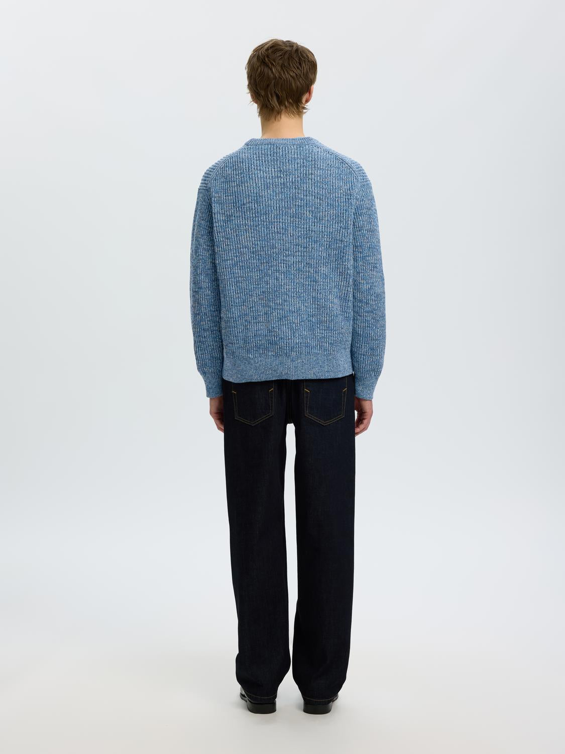 model_shot-back
