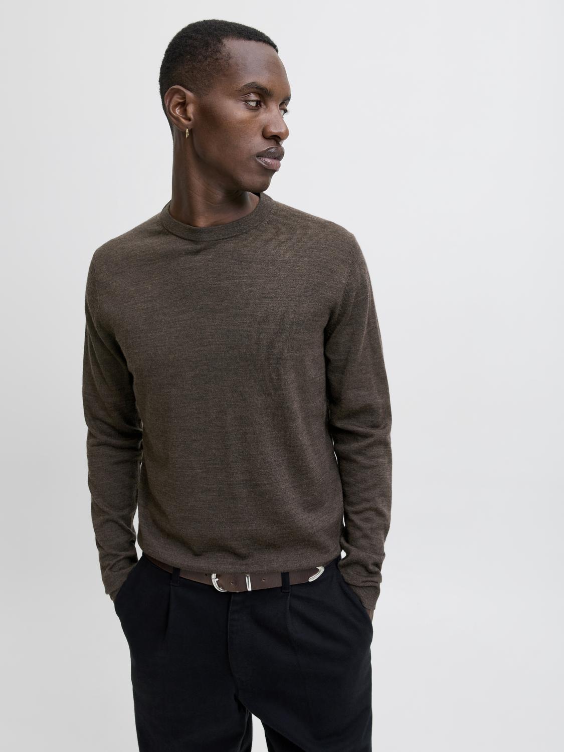 model_shot-creative