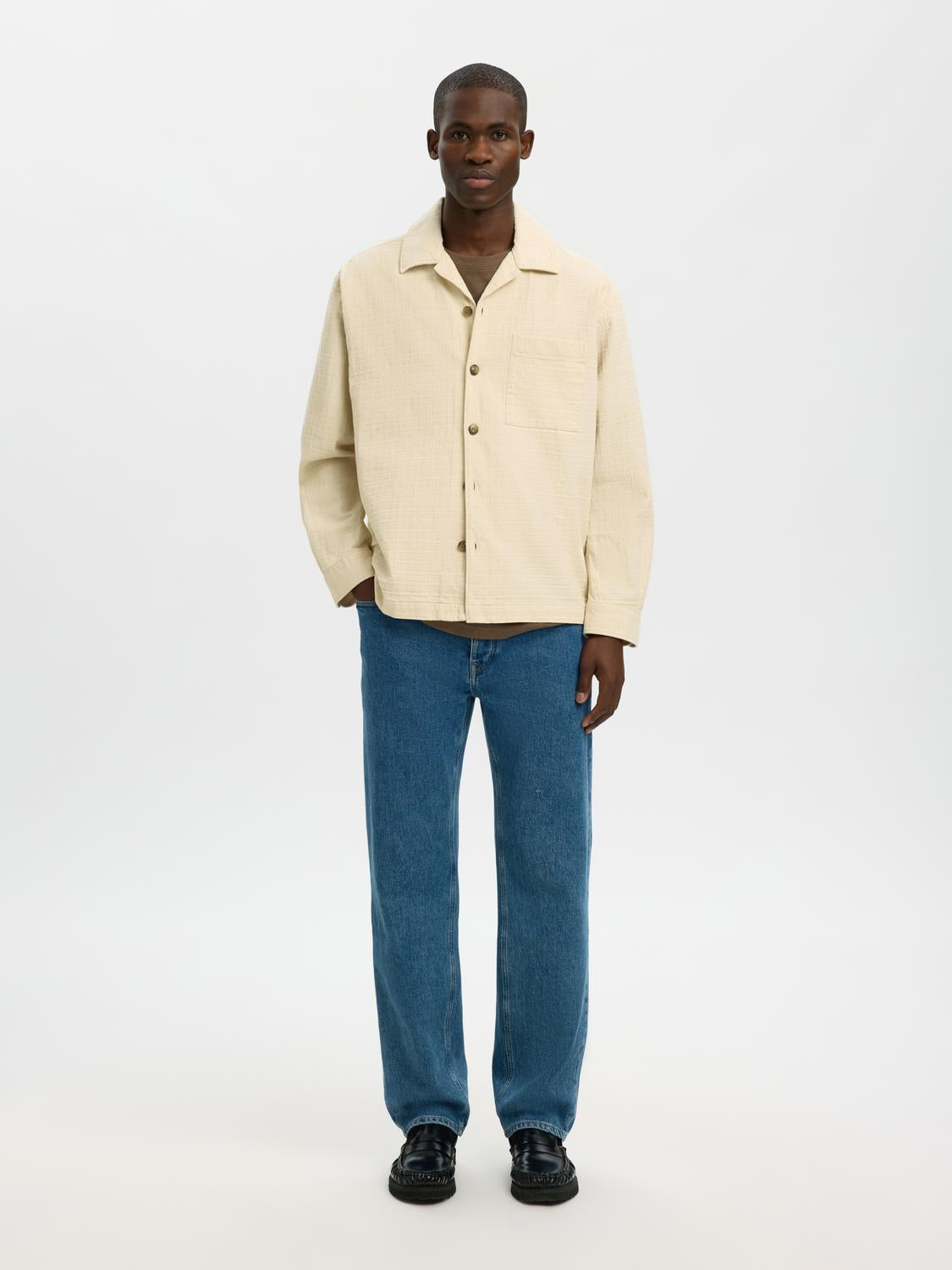 model_shot-front_full