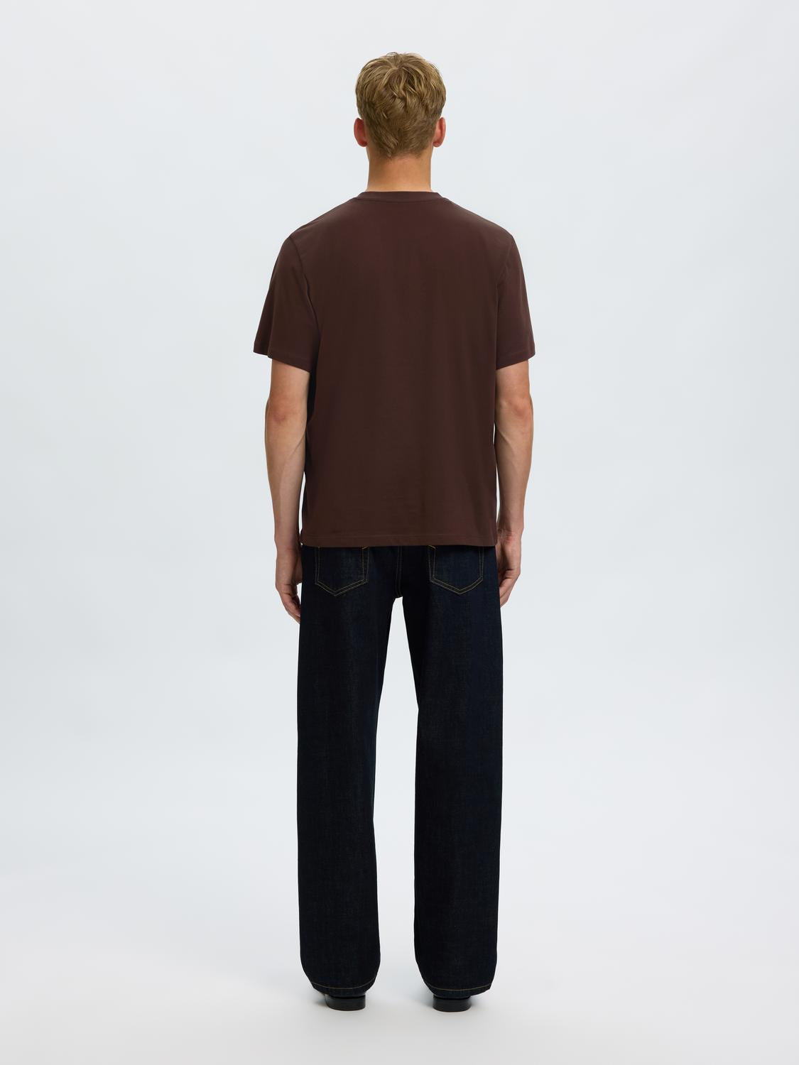 model_shot-back