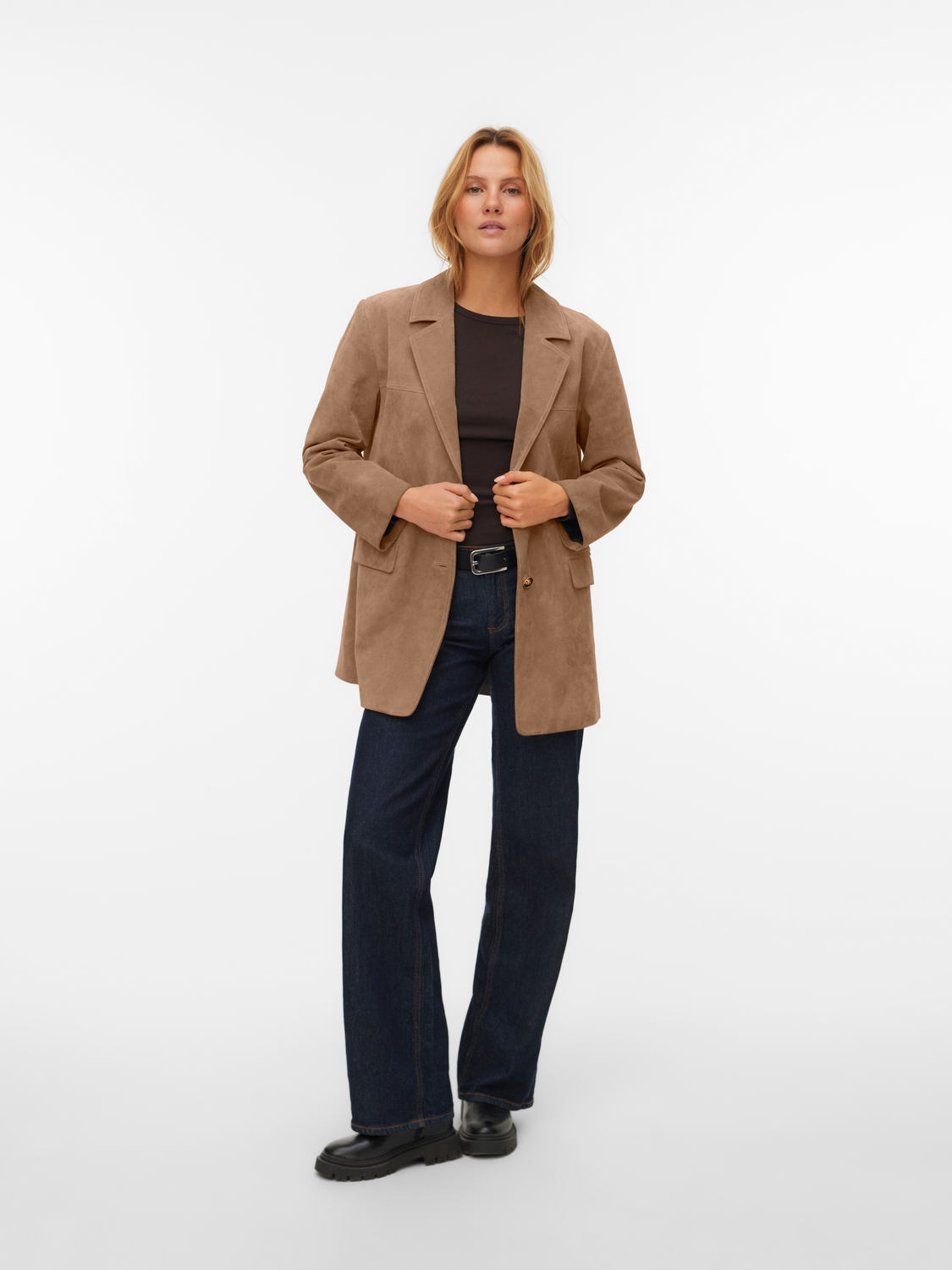 model_shot-front