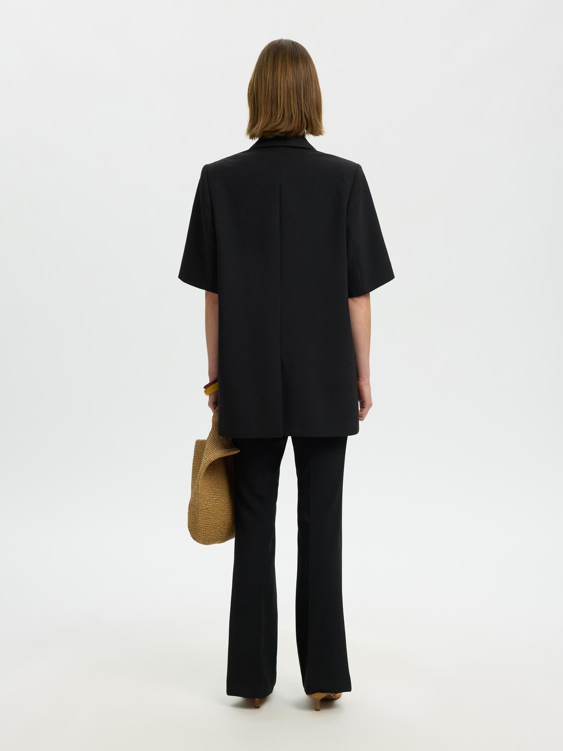 model_shot-back