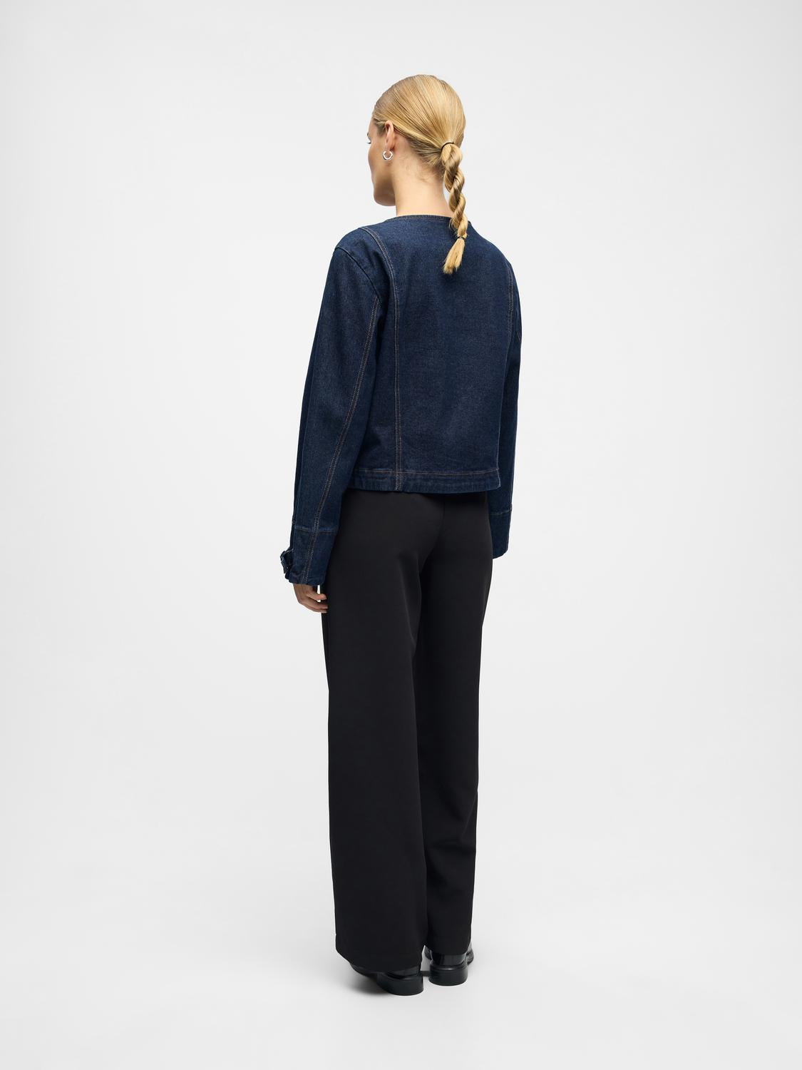 model_shot-back