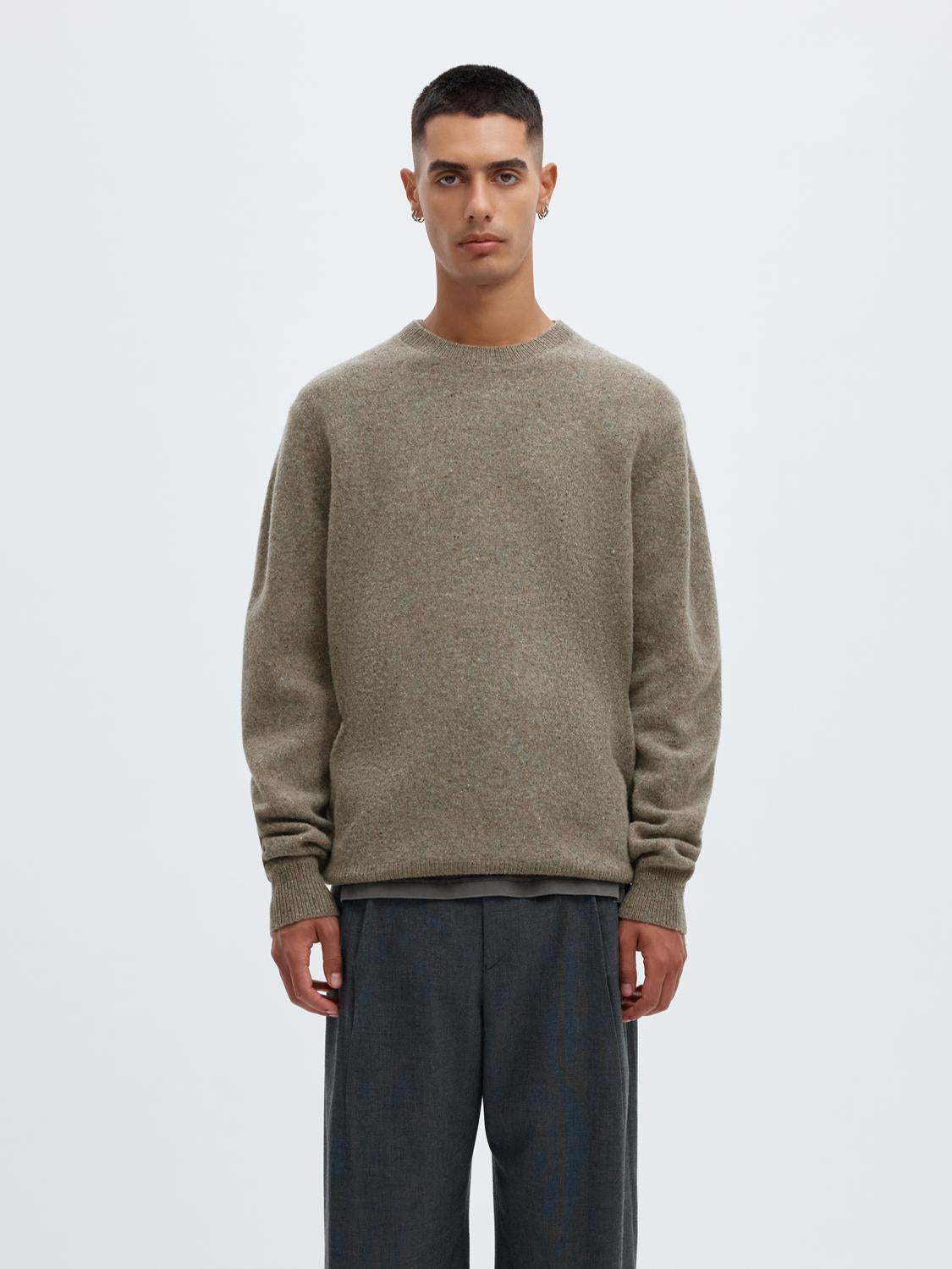 model_shot-front