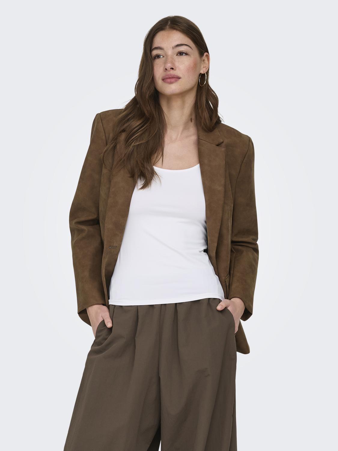 model_shot-front