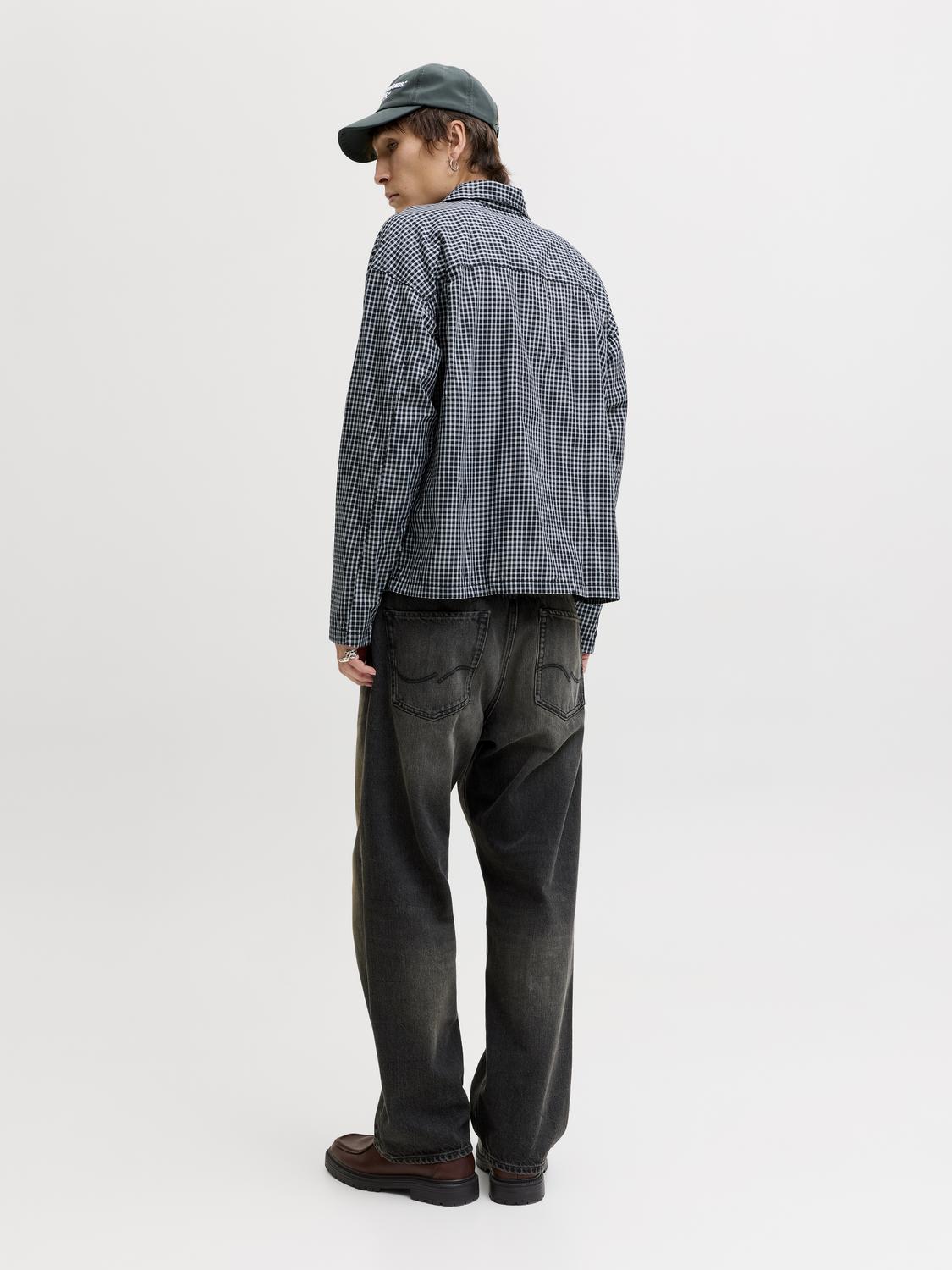 model_shot-back