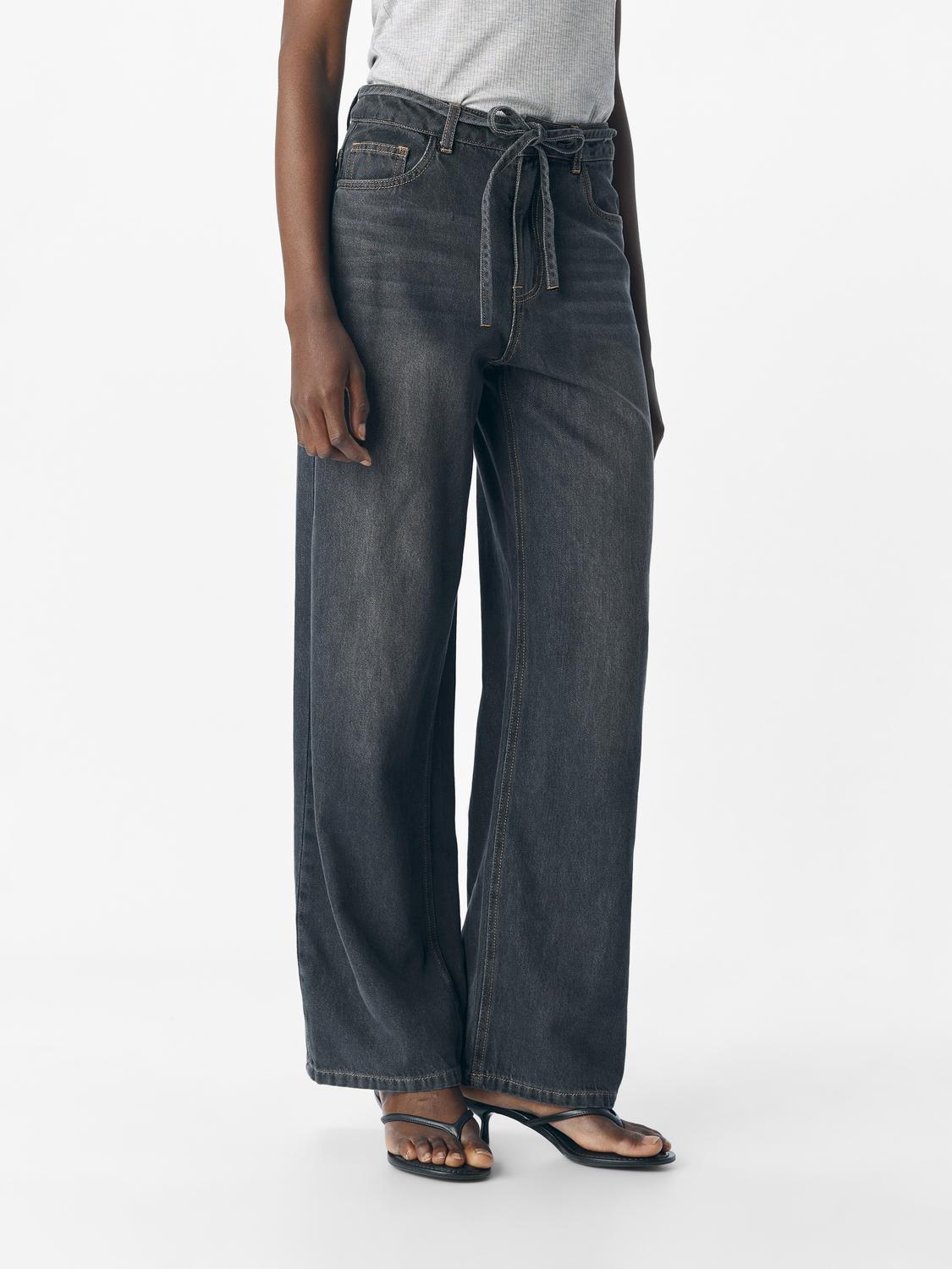 model_shot-front