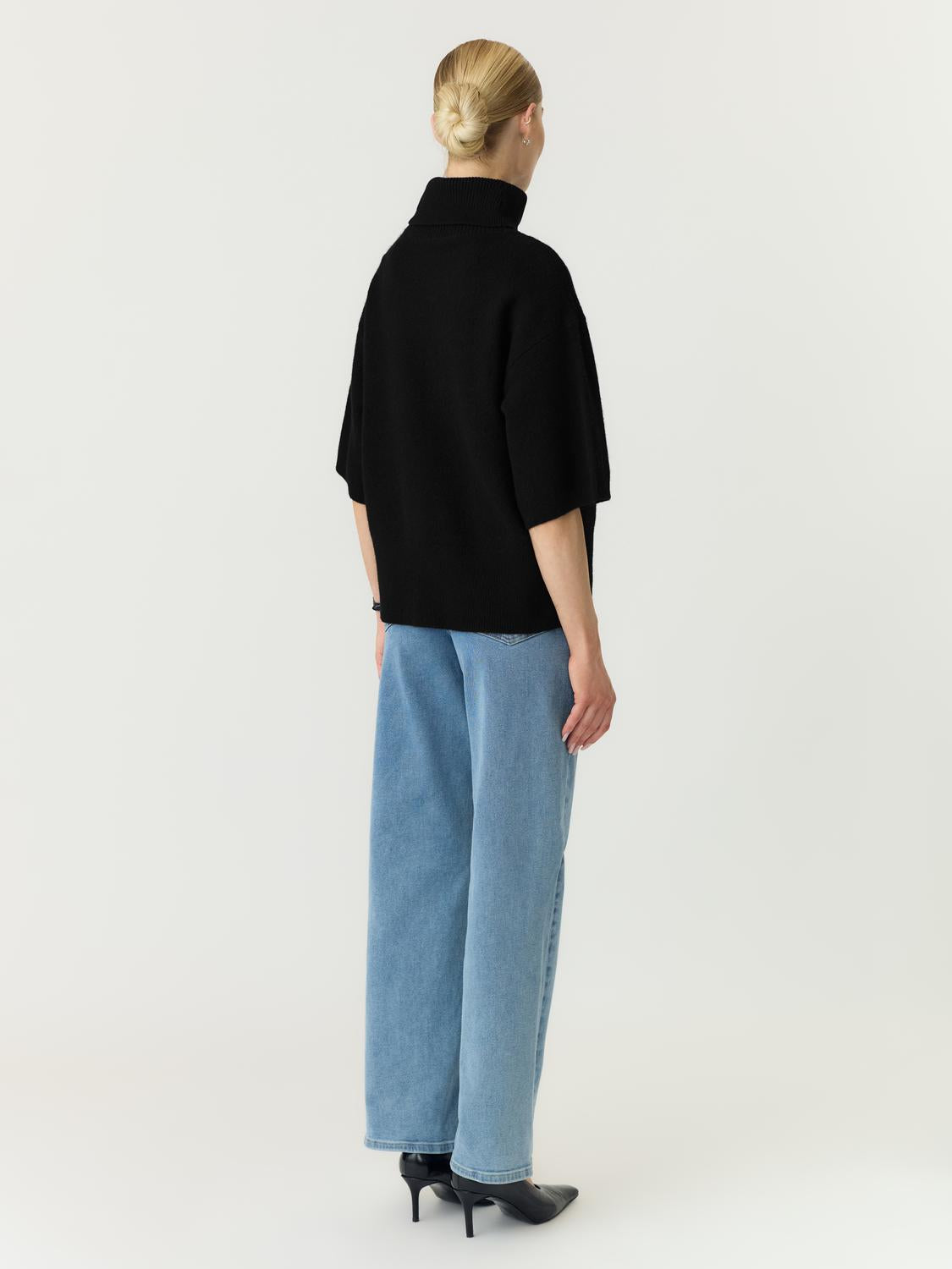 model_shot-back