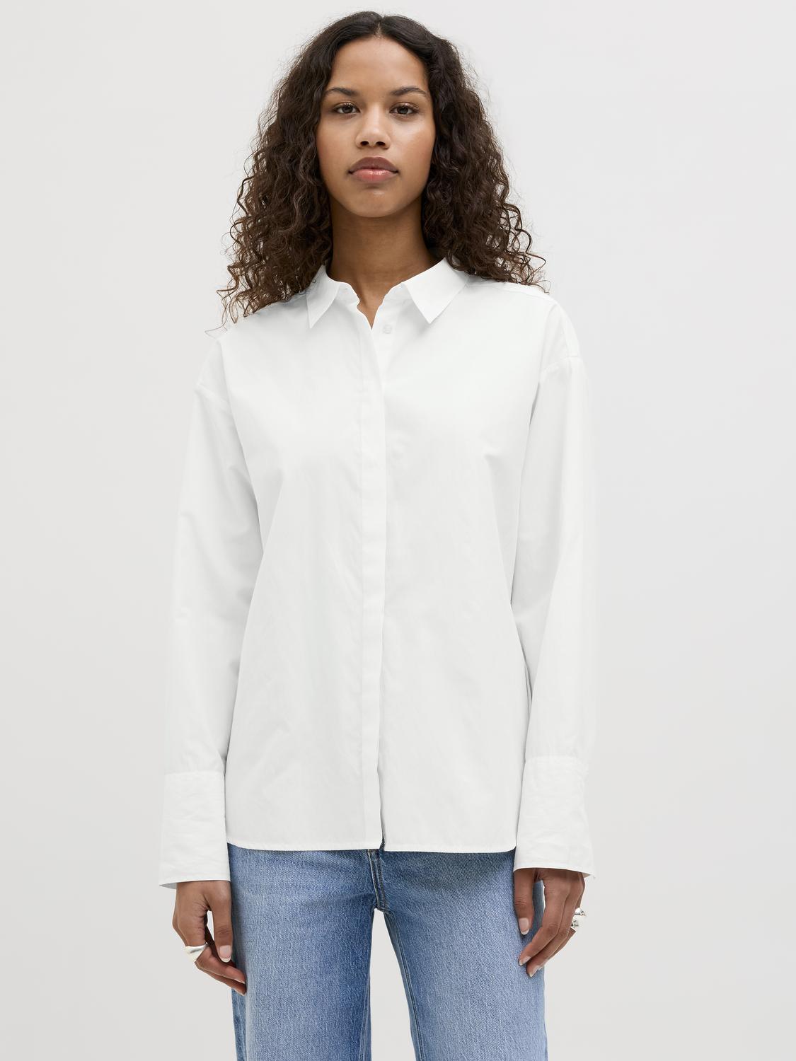 model_shot-front