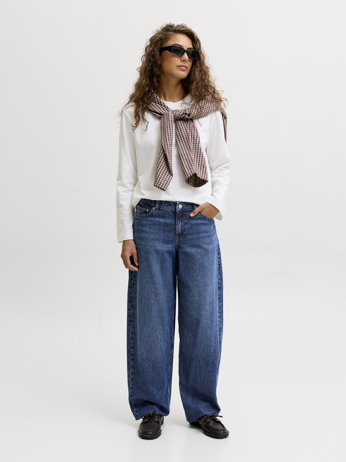 model_shot-front_full