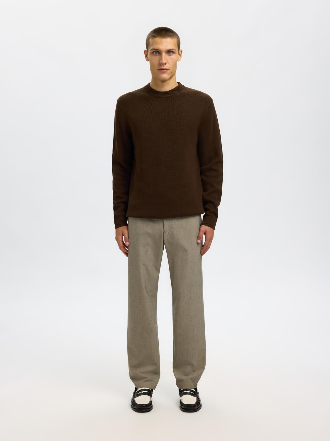 model_shot-front_full