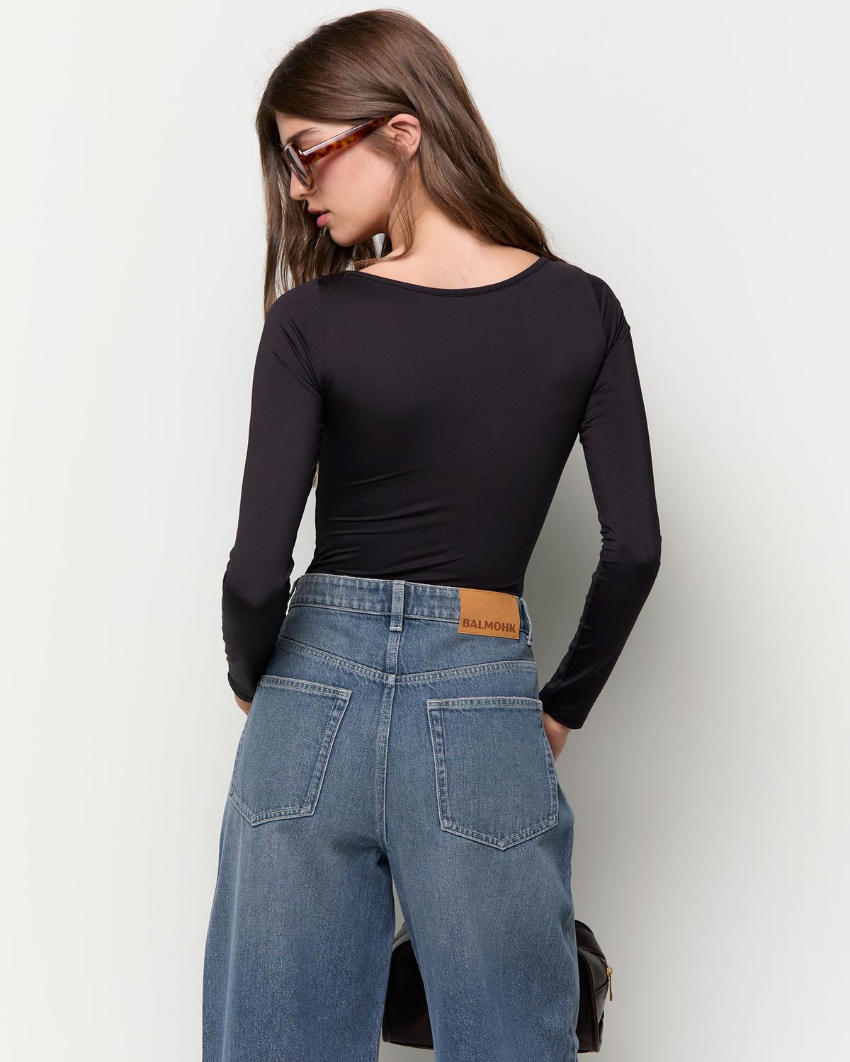 model_shot-back