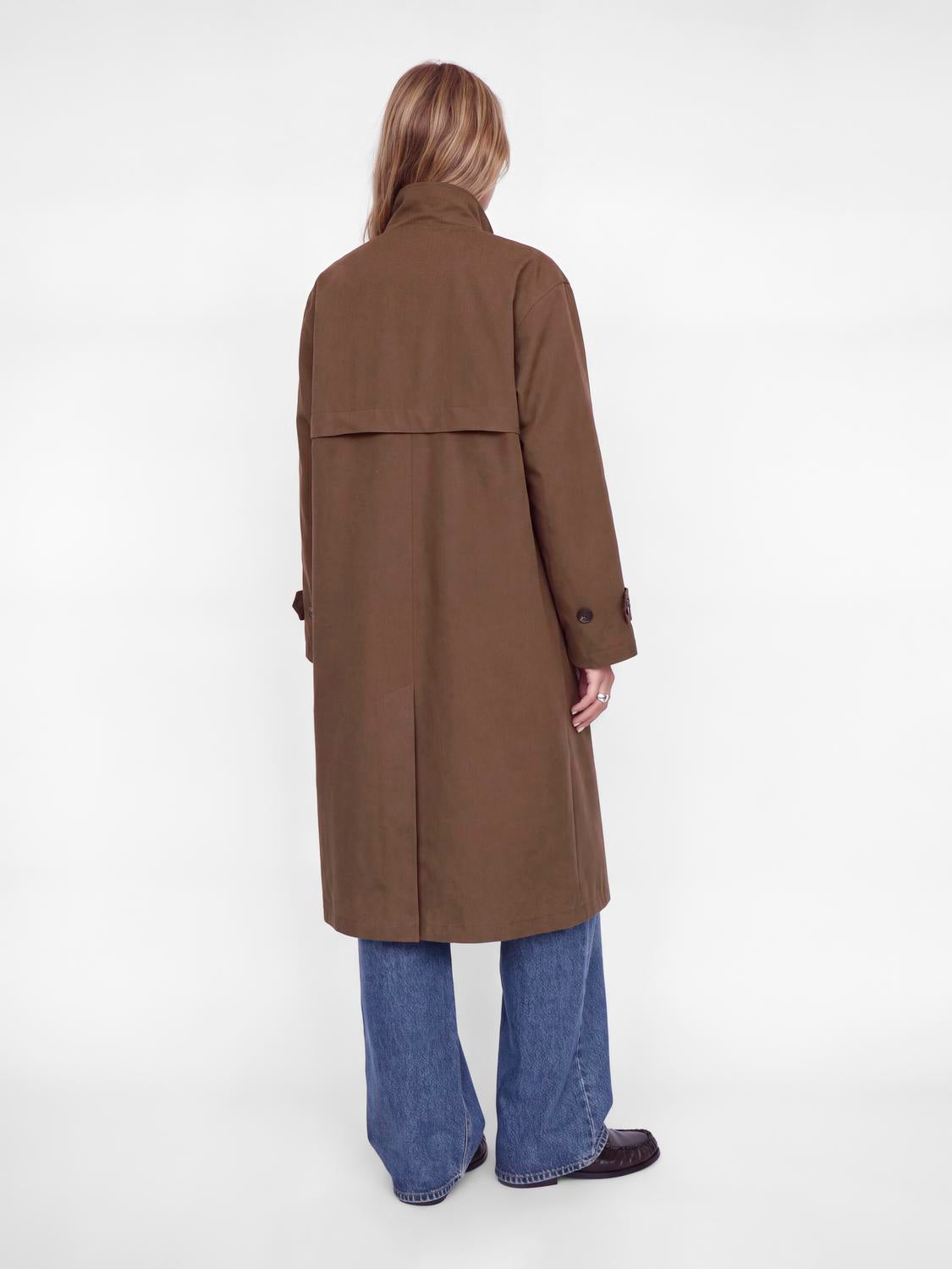 model_shot-back