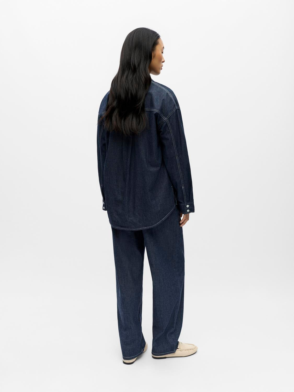 model_shot-back