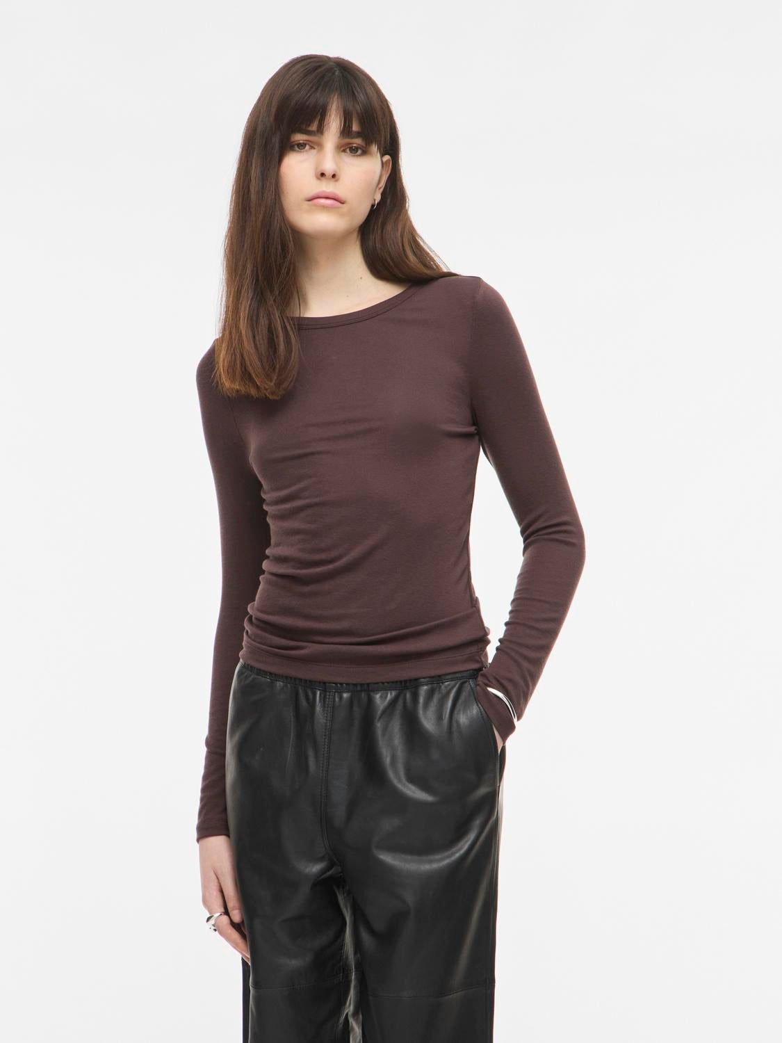 model_shot-front