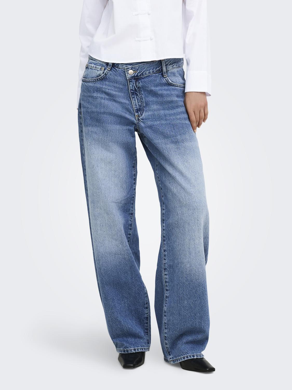 model_shot-front