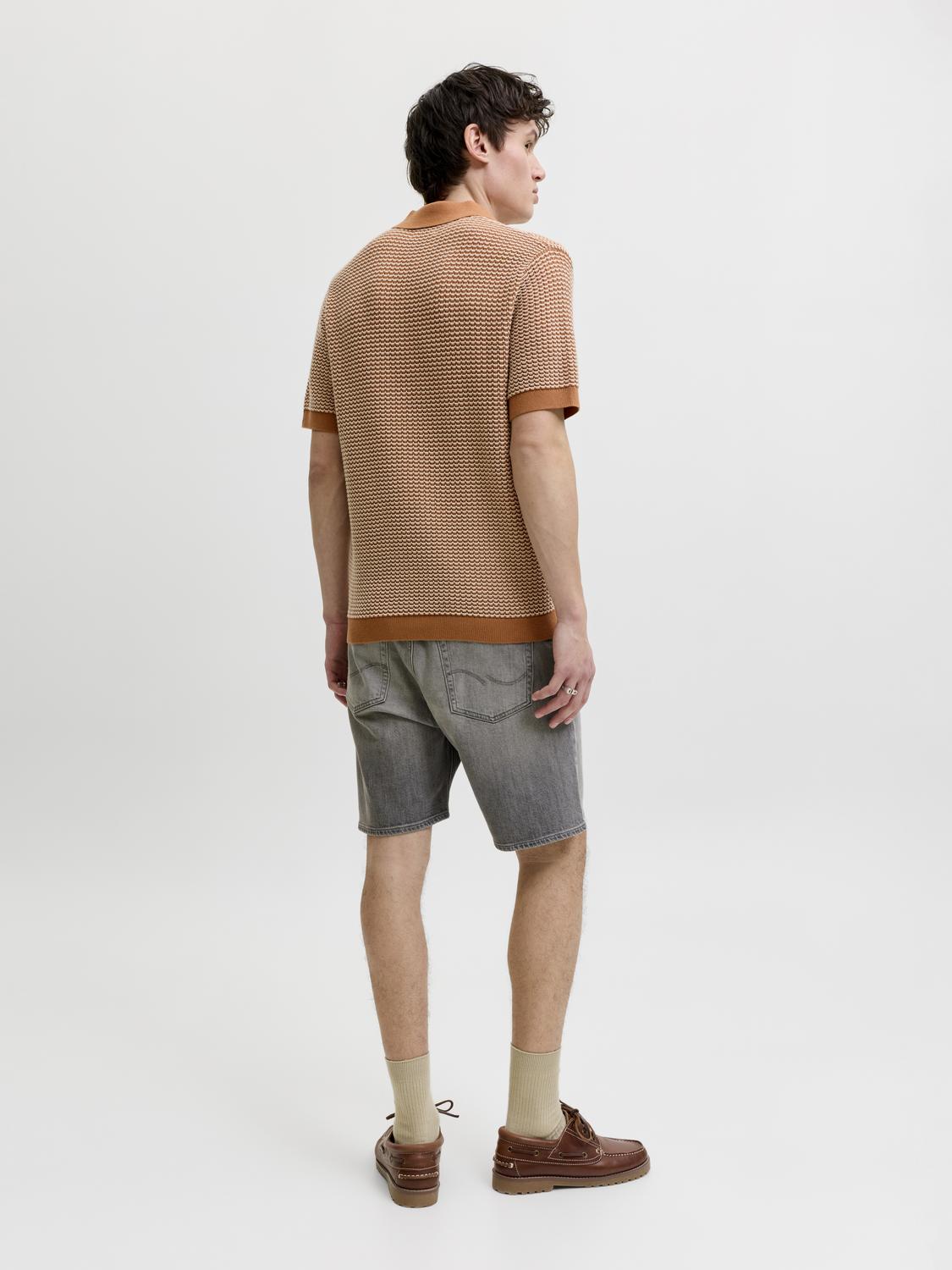 model_shot-back