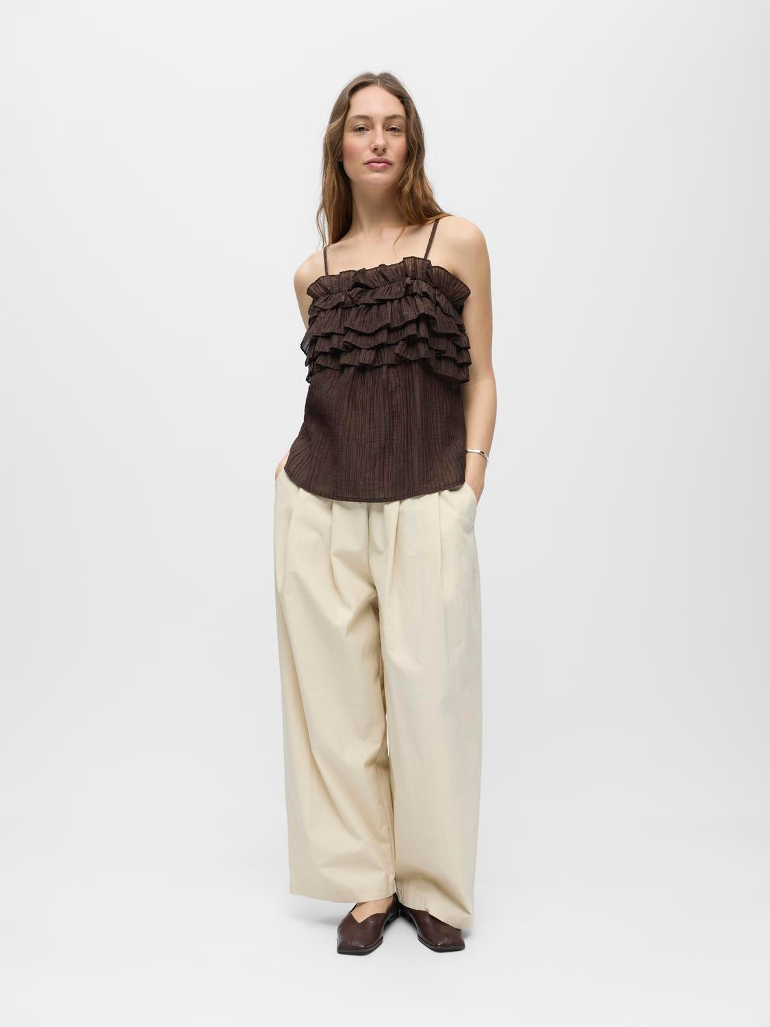 model_shot-front_full