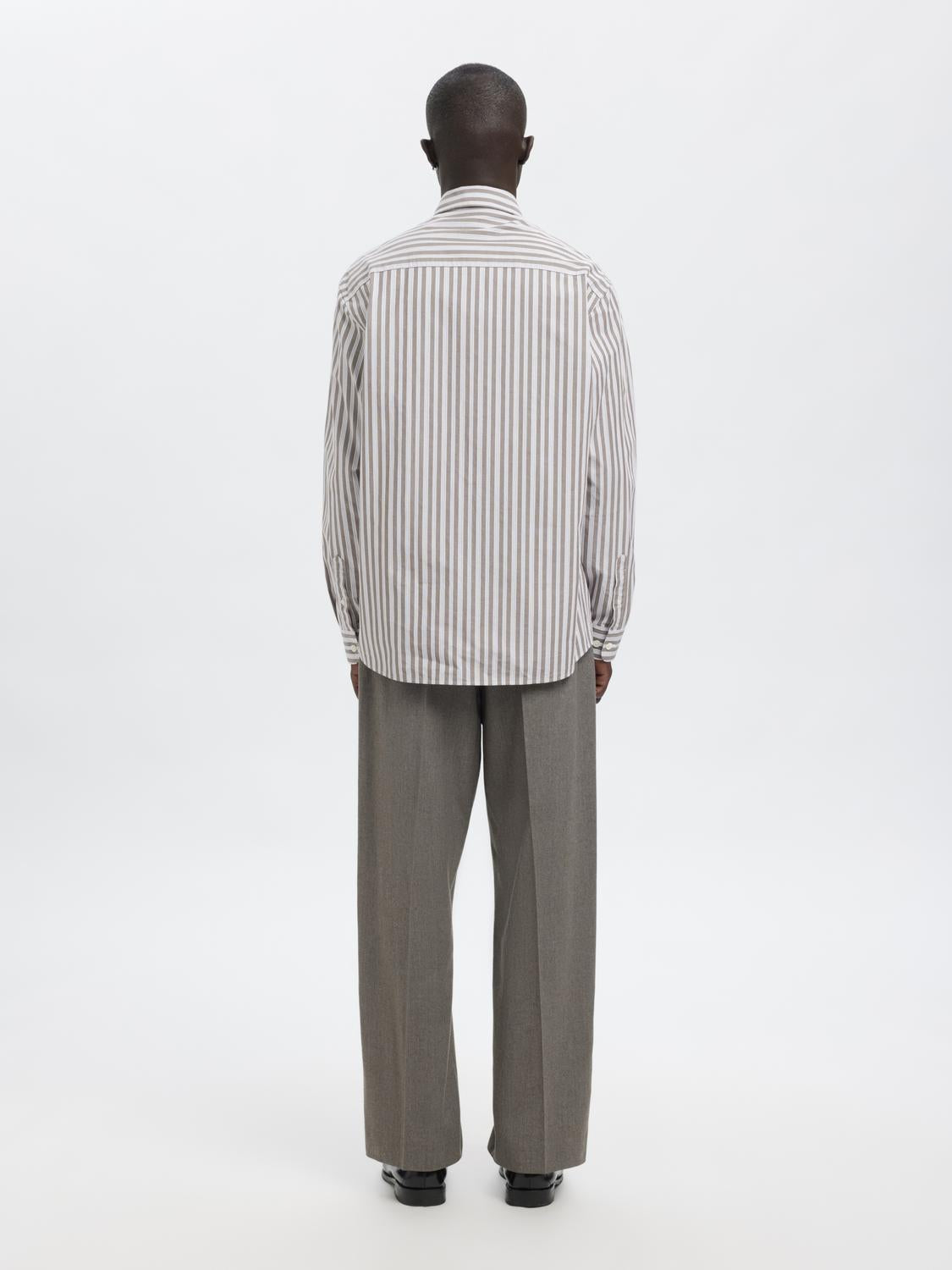model_shot-back