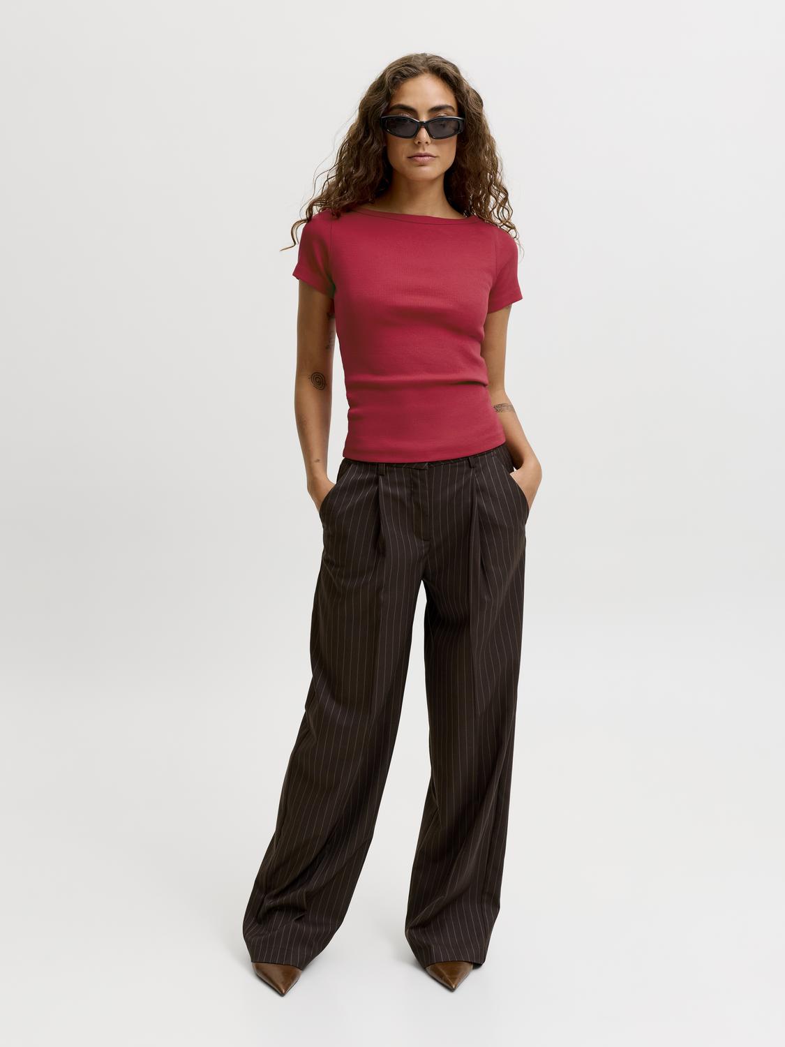model_shot-front_full