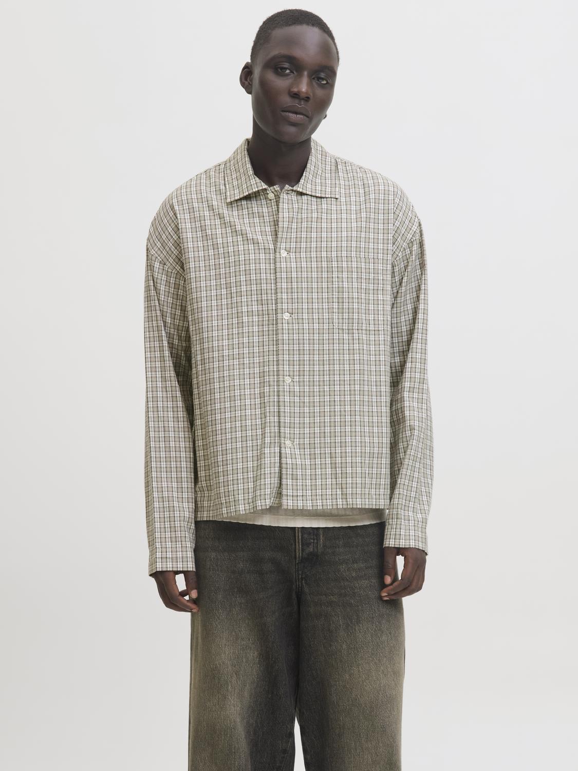 model_shot-front