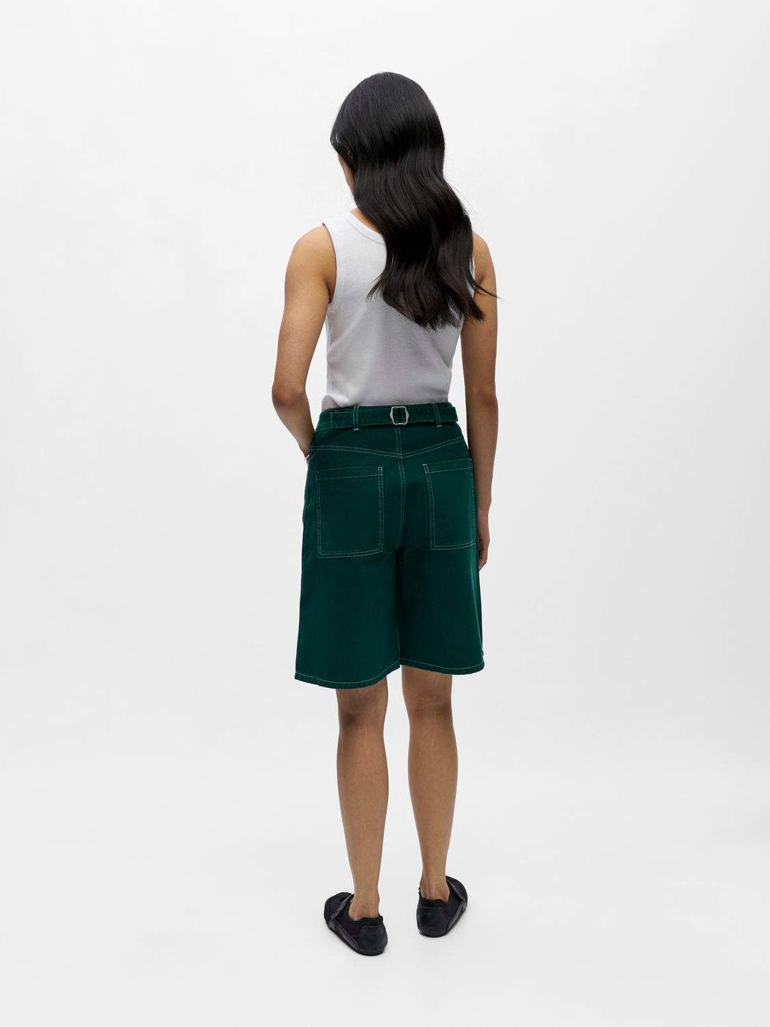 model_shot-back