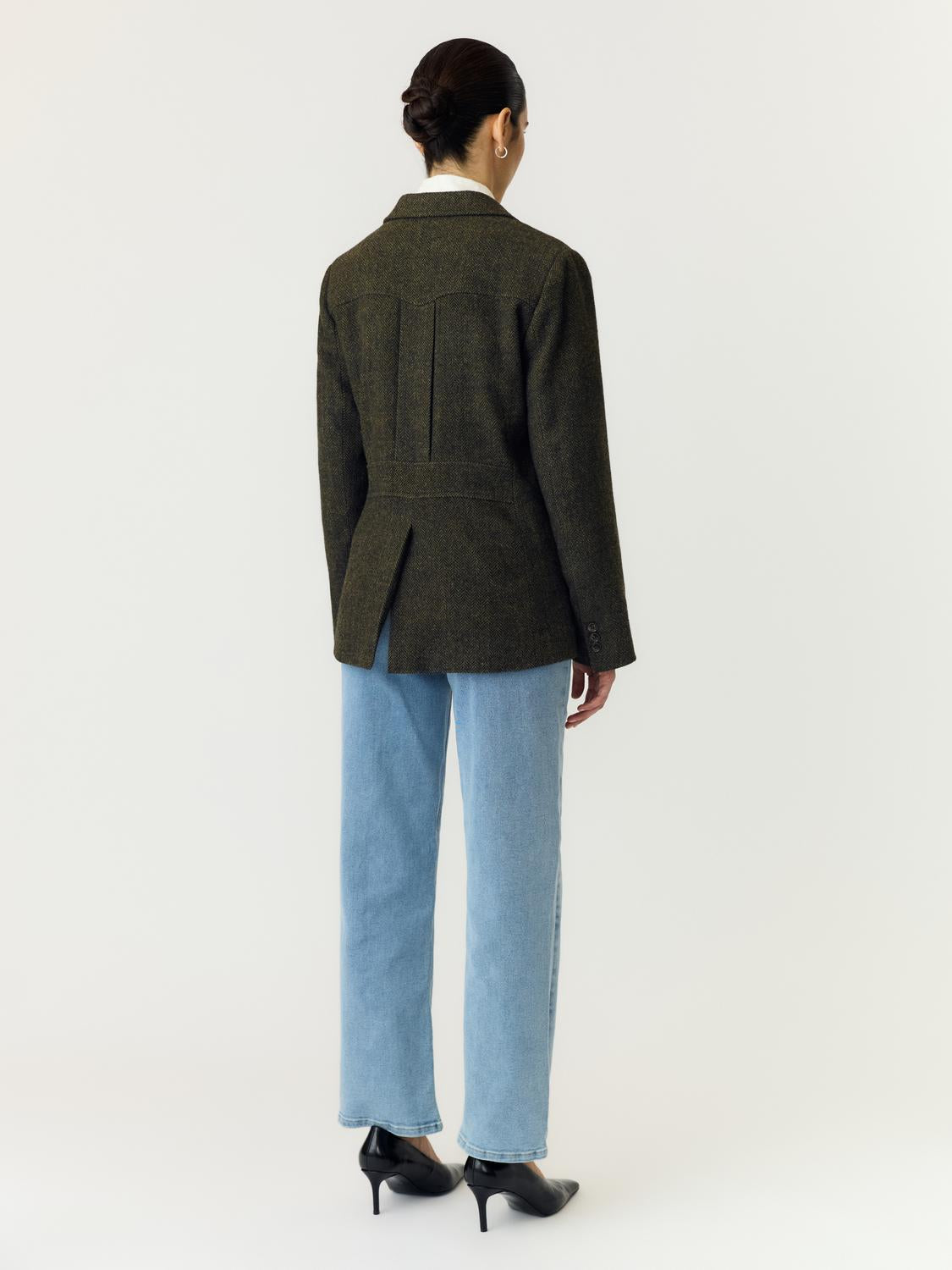 model_shot-back
