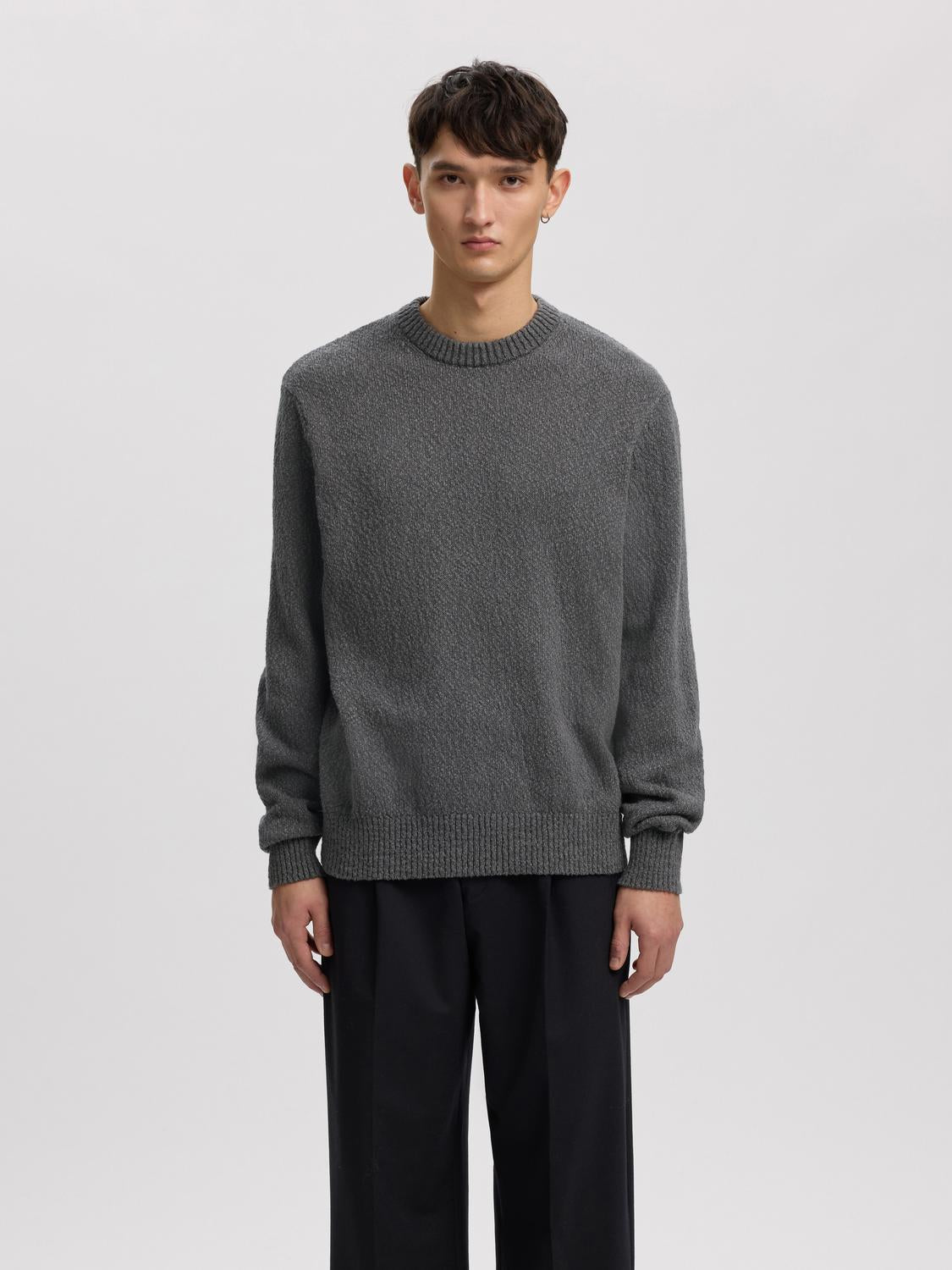 model_shot-front