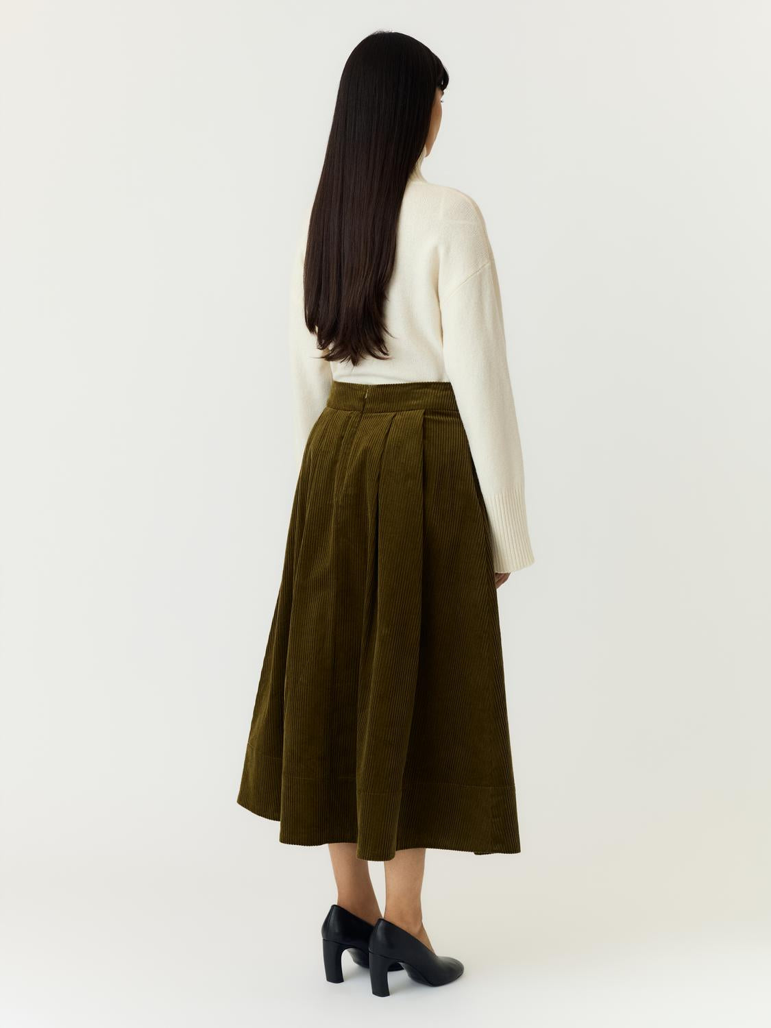 model_shot-back