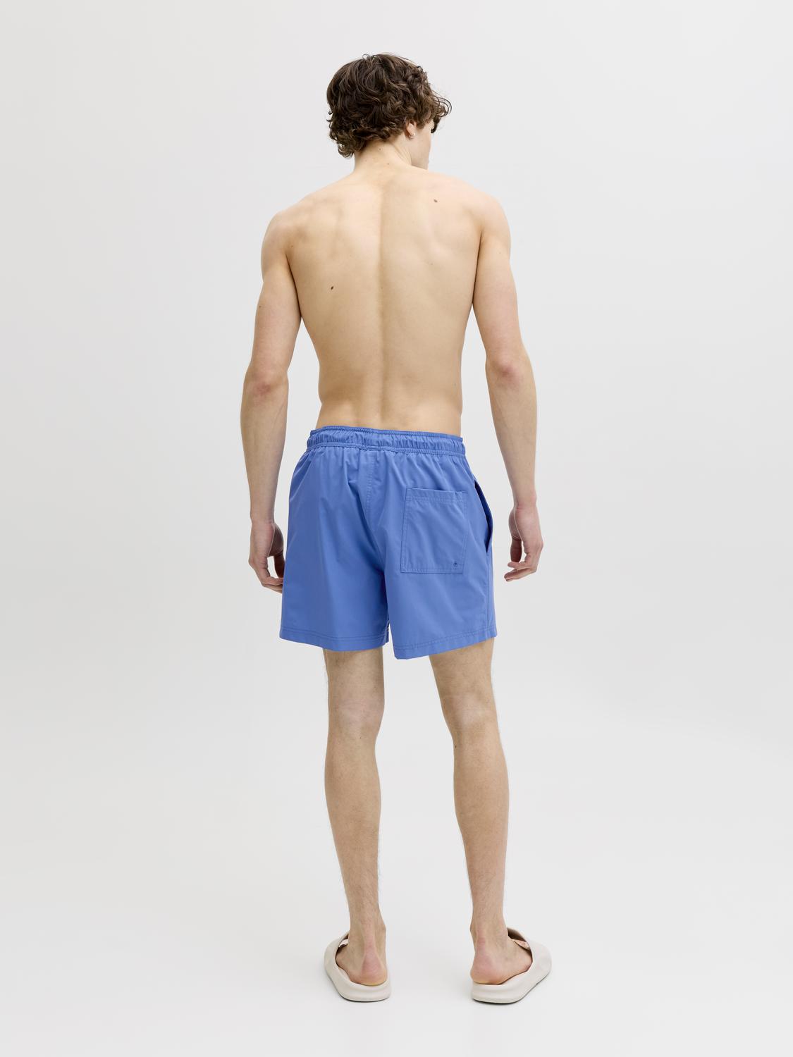 model_shot-back