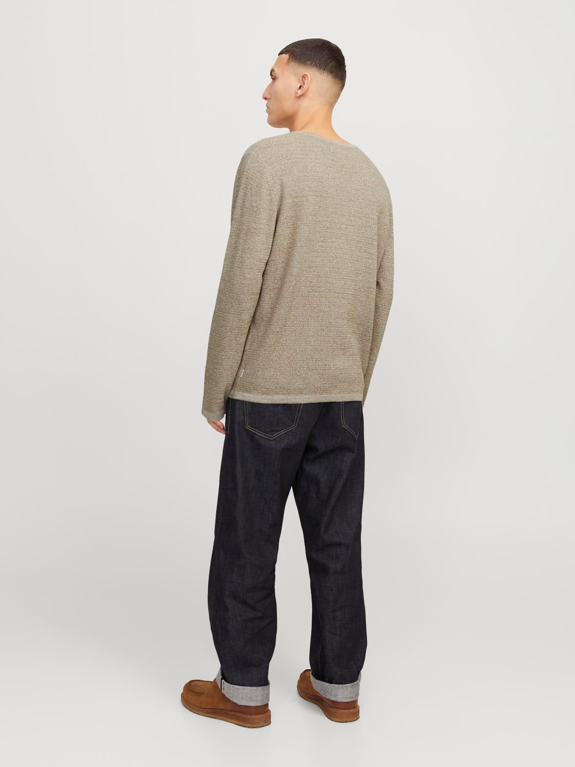 model_shot-back